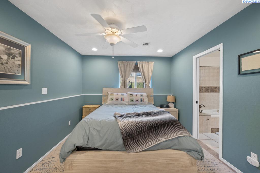 1950 NW Valhalla Dr