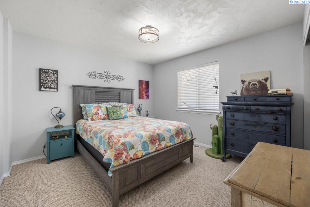 1950 NW Valhalla Dr