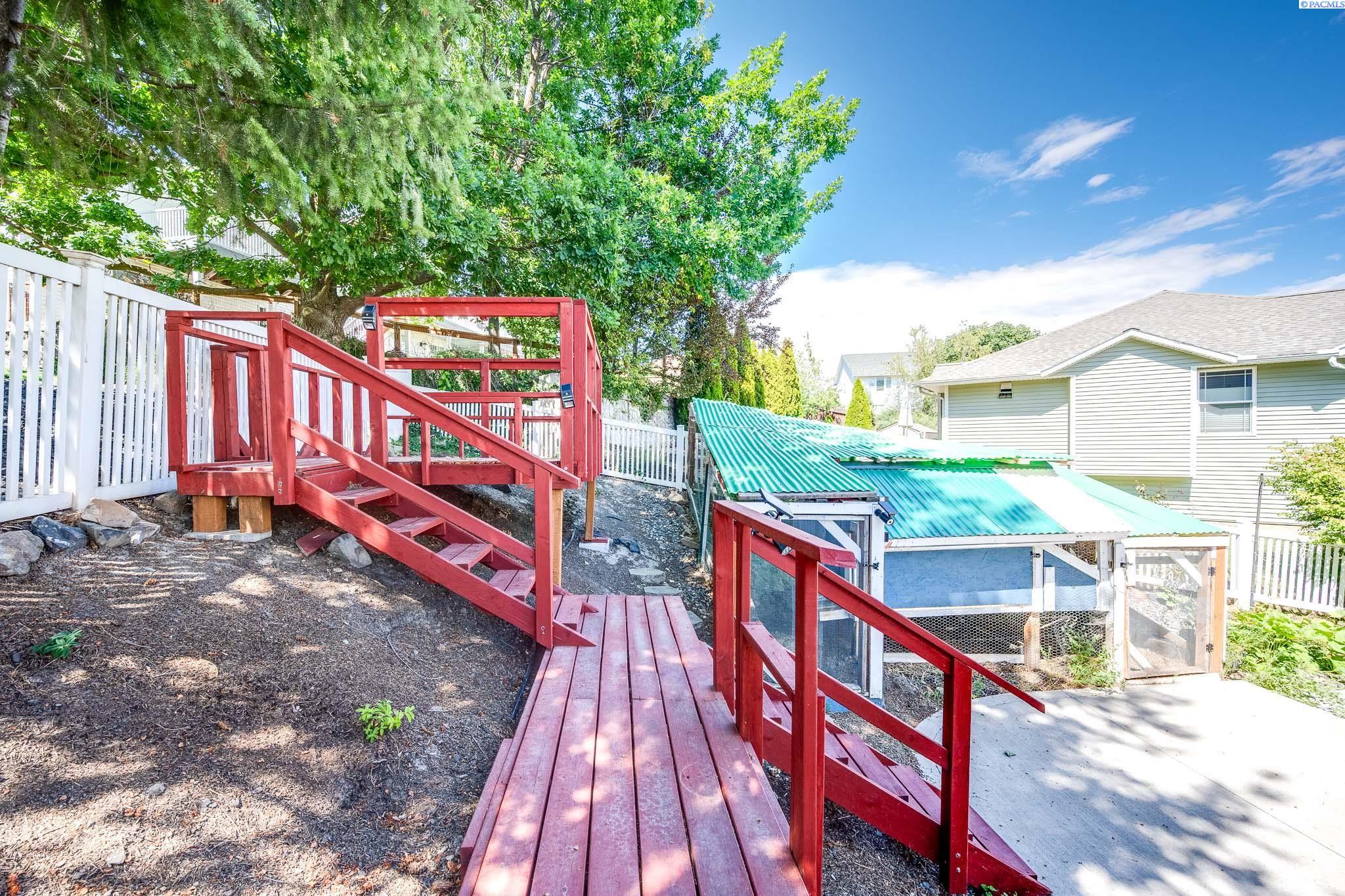 485 NW Thomas Street