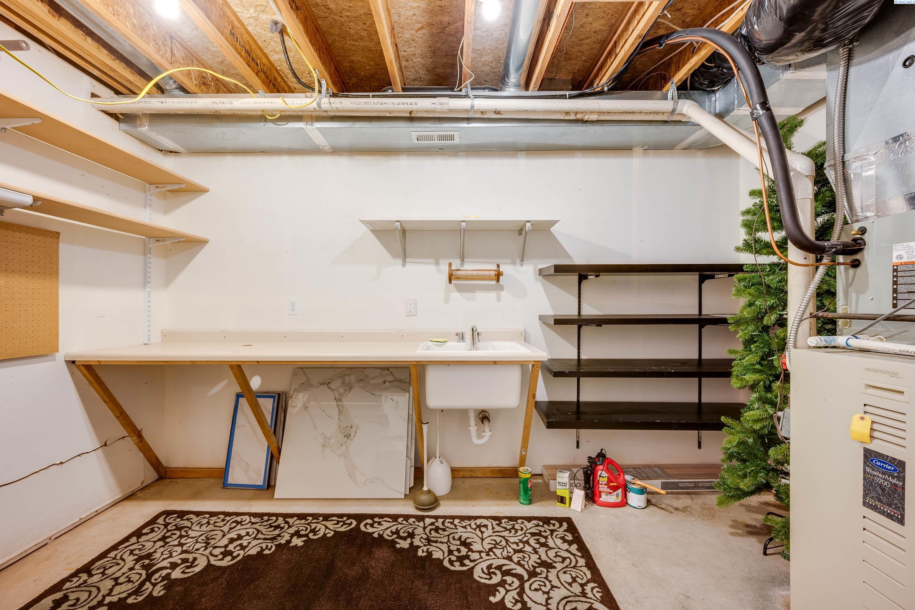 485 NW Thomas Street