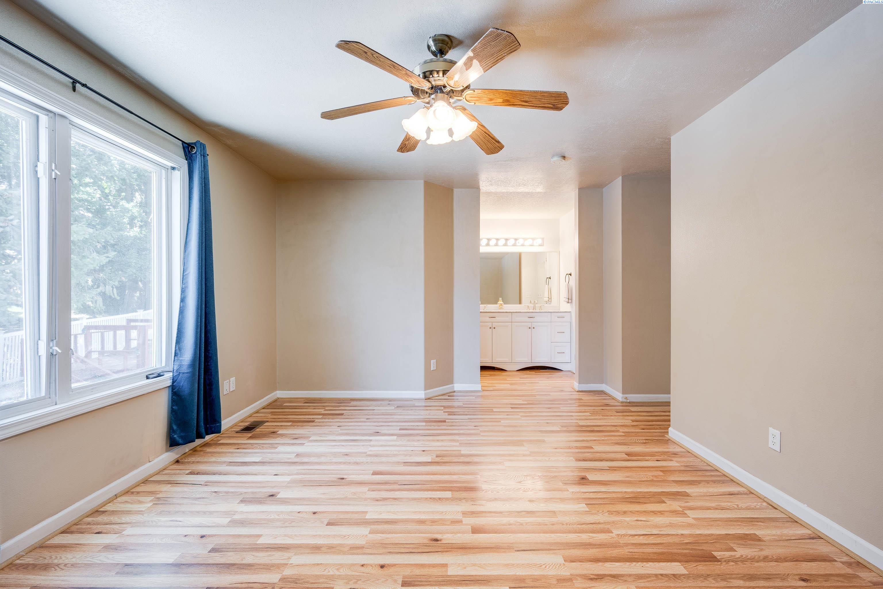 485 NW Thomas Street