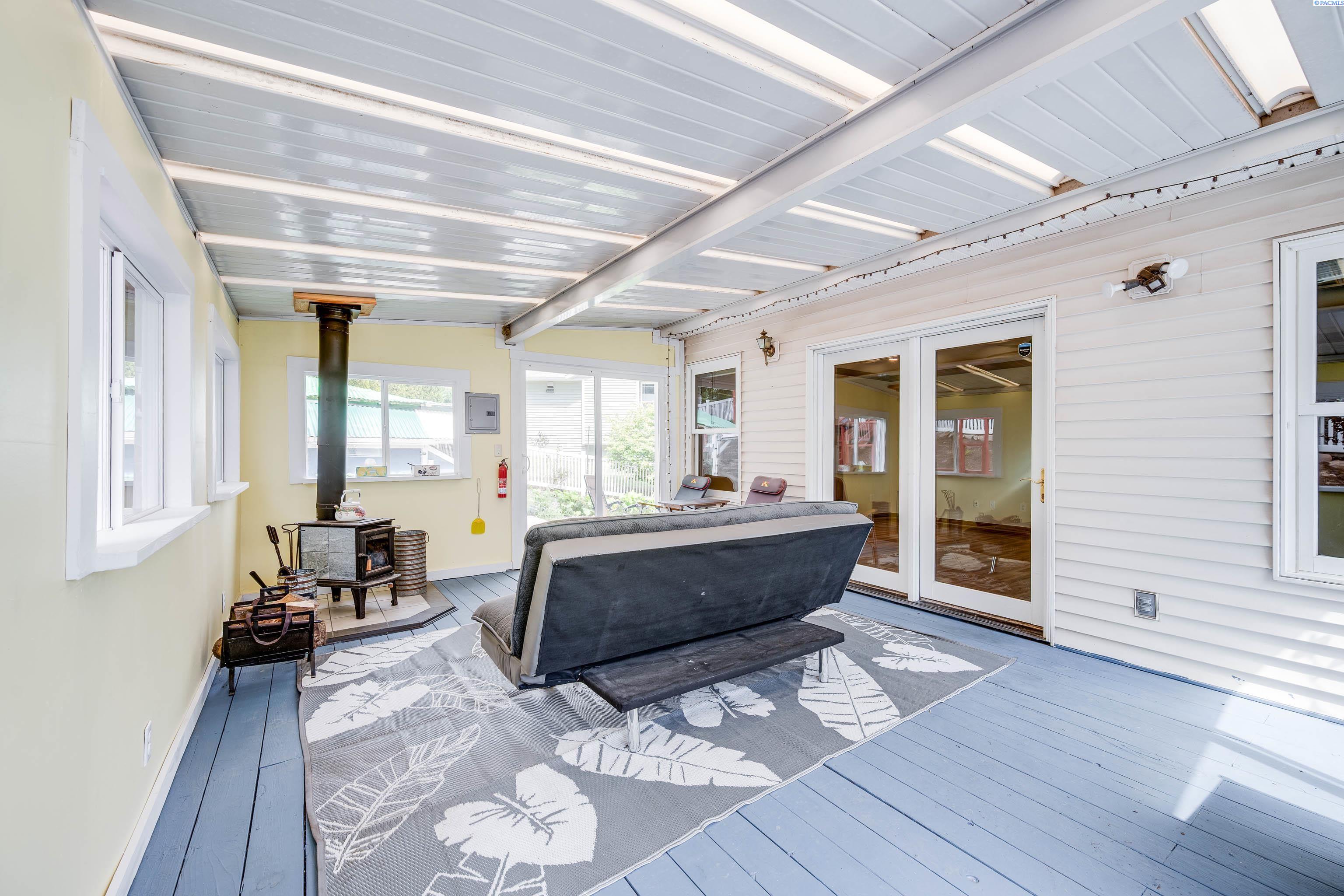 485 NW Thomas Street