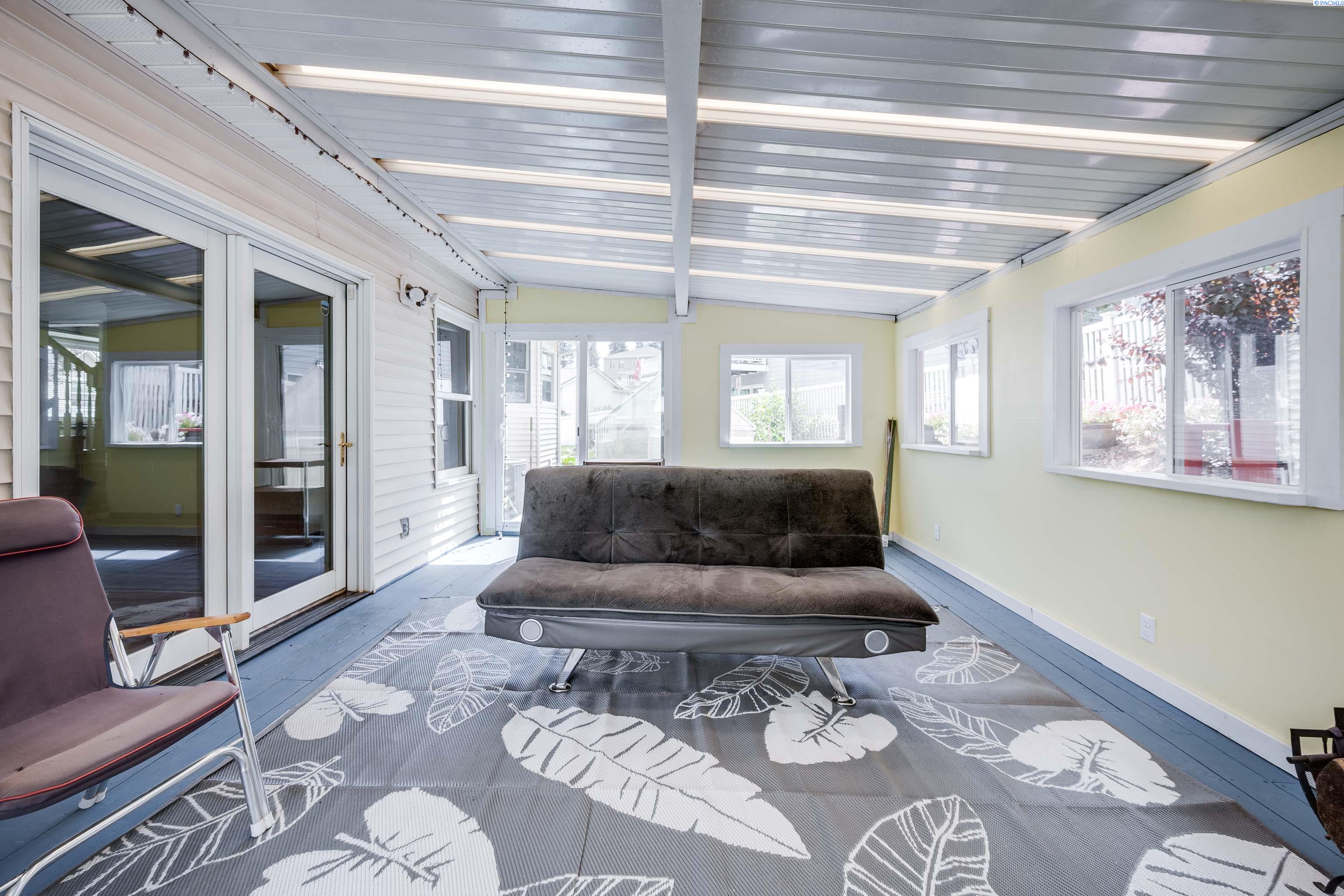 485 NW Thomas Street