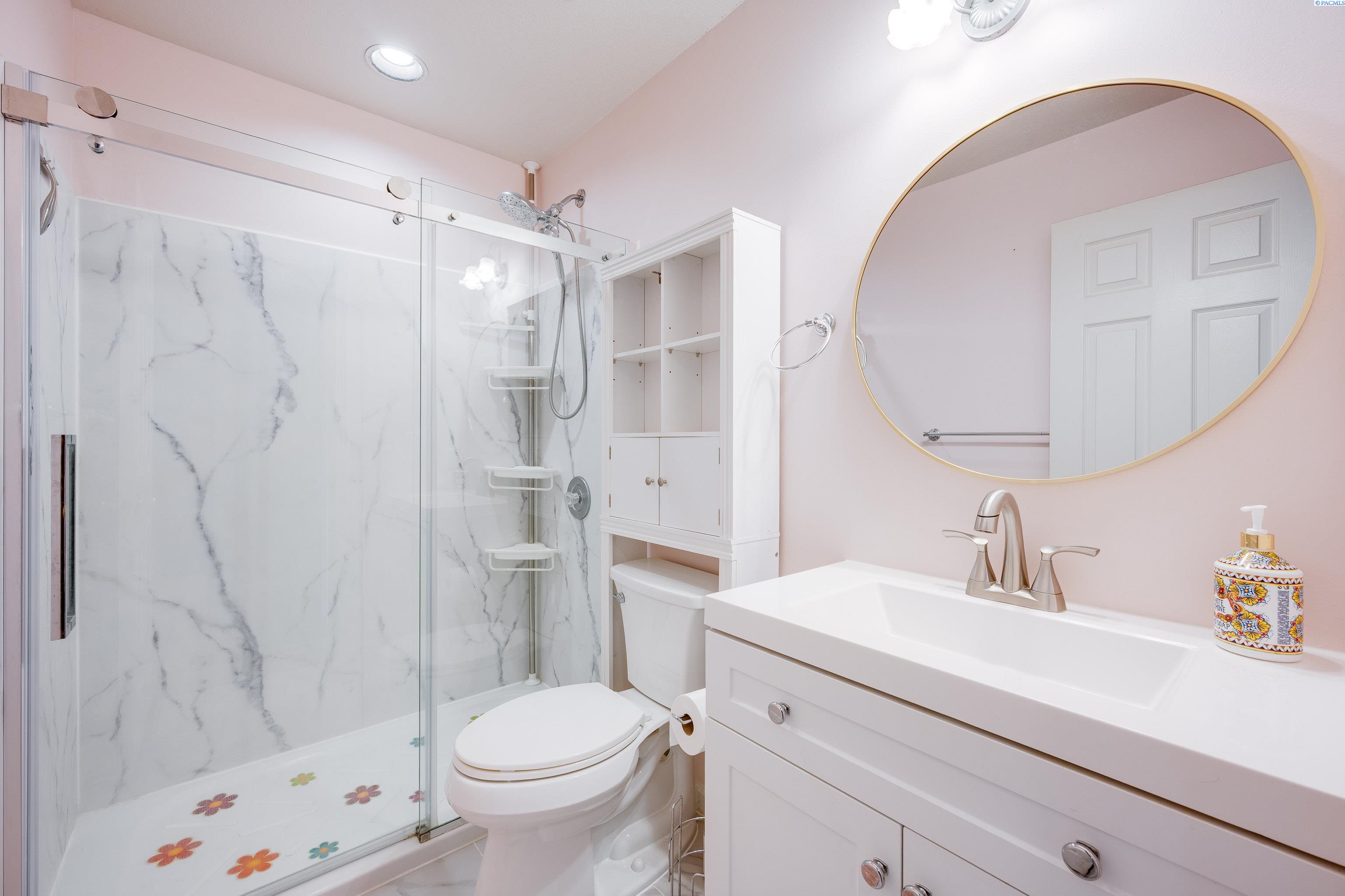 485 NW Thomas Street