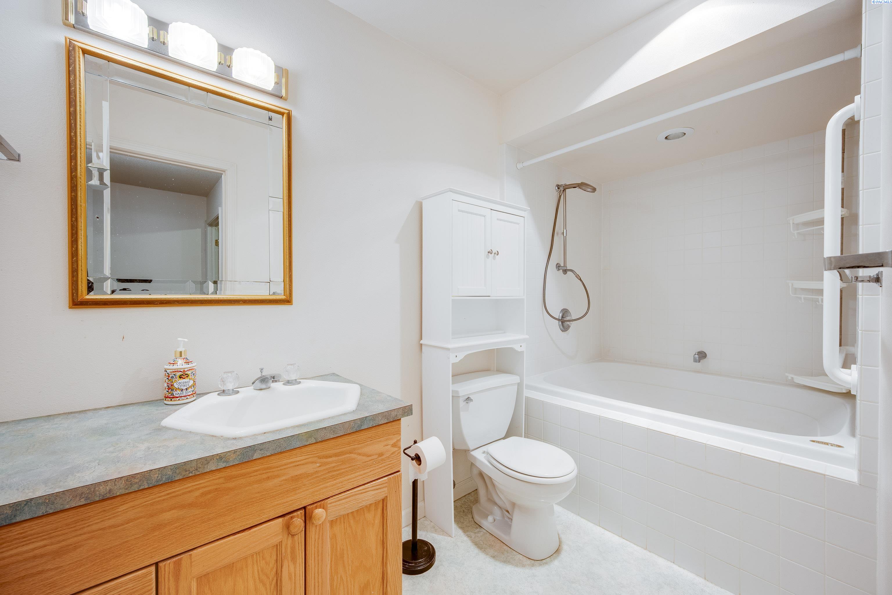 485 NW Thomas Street