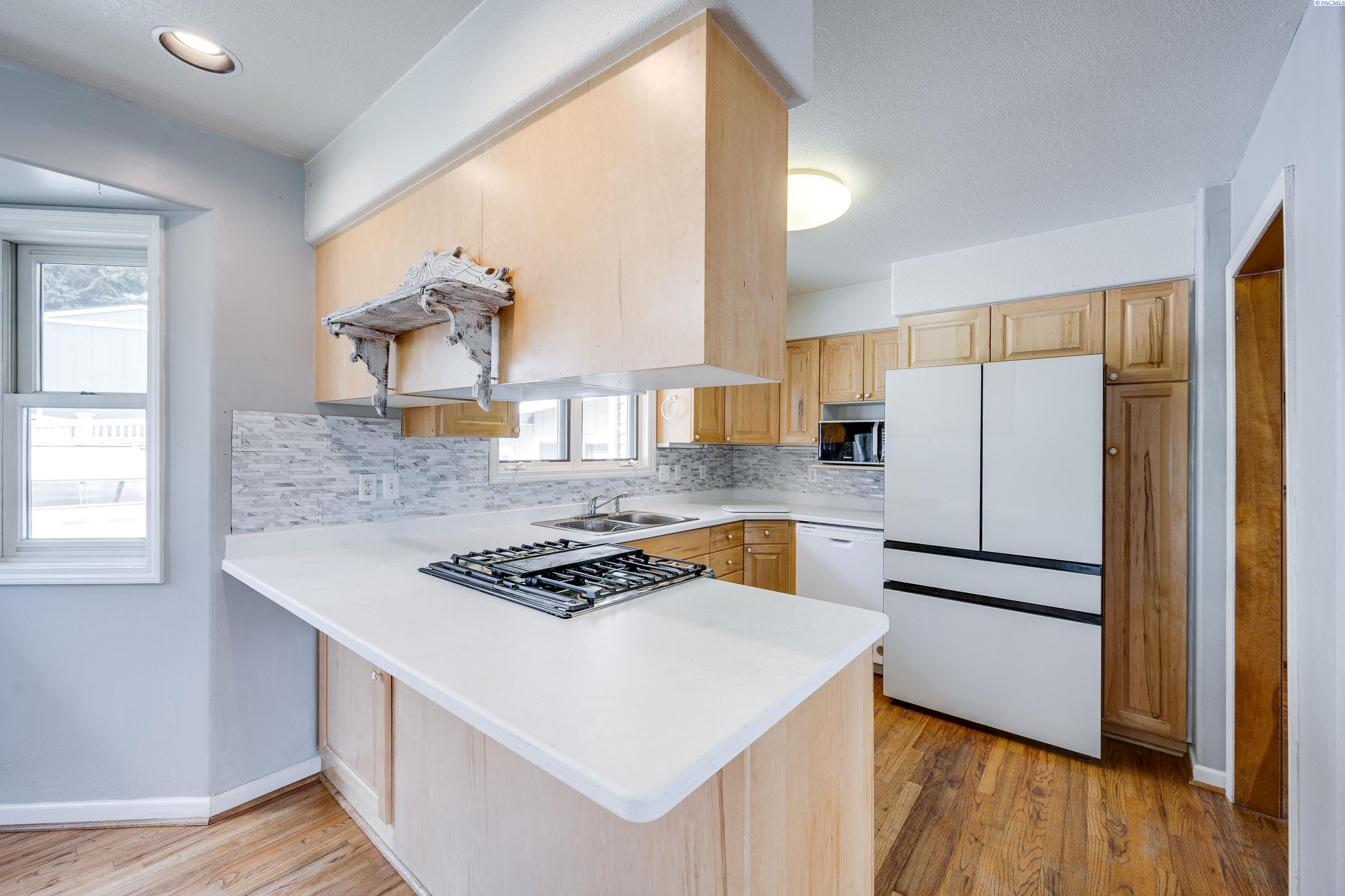 485 NW Thomas Street