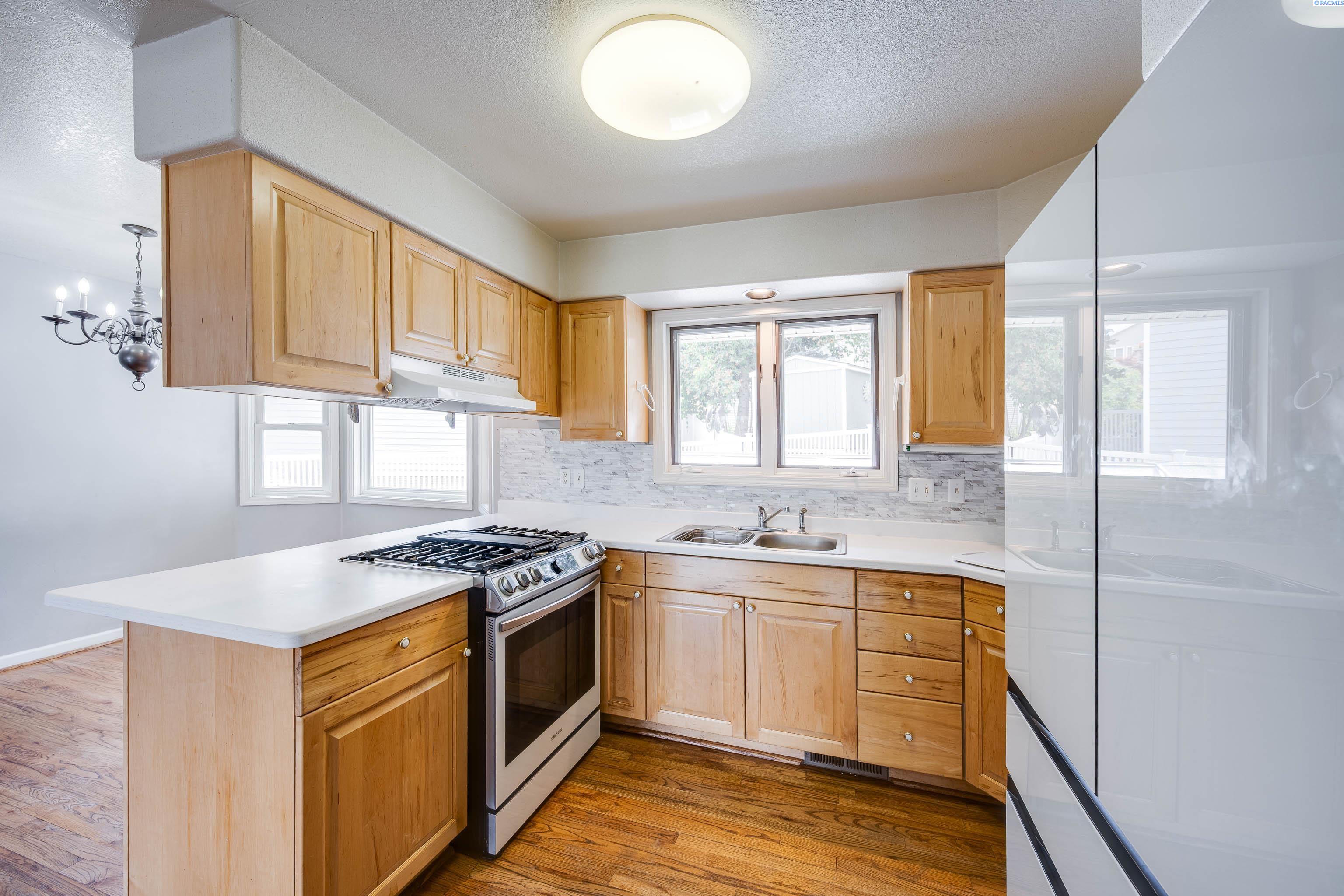 485 NW Thomas Street