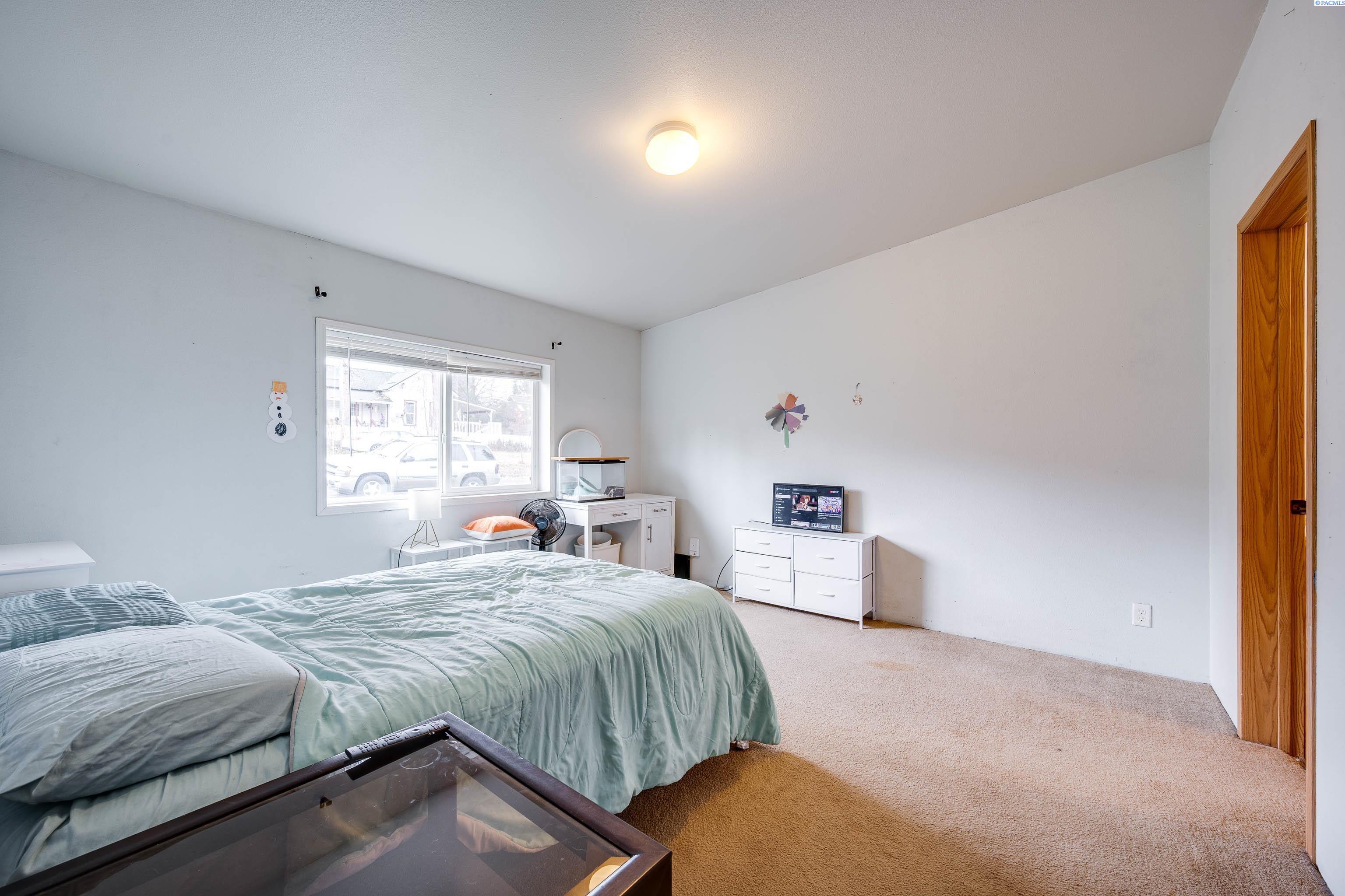 107 N B St