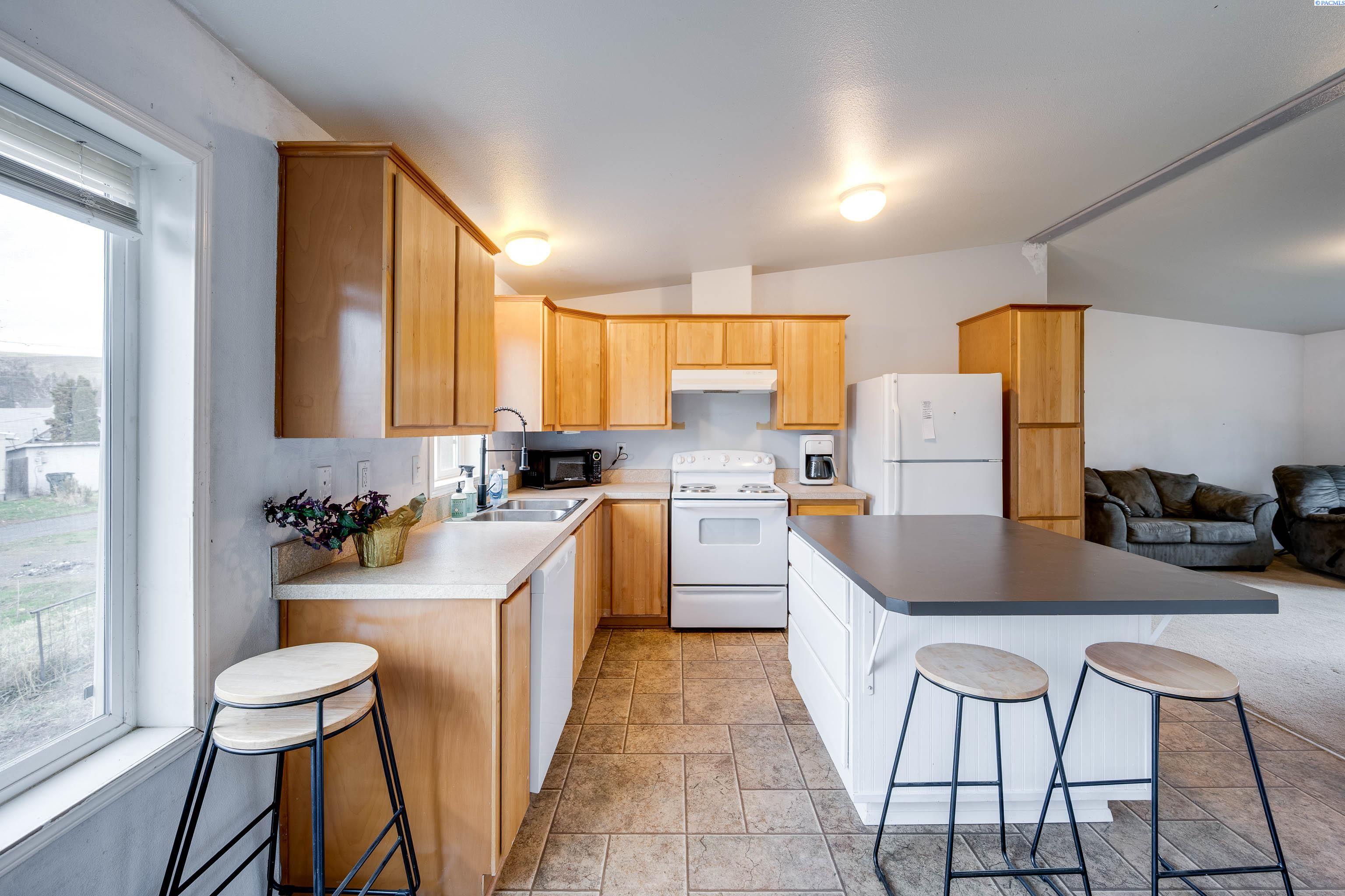 107 N B St