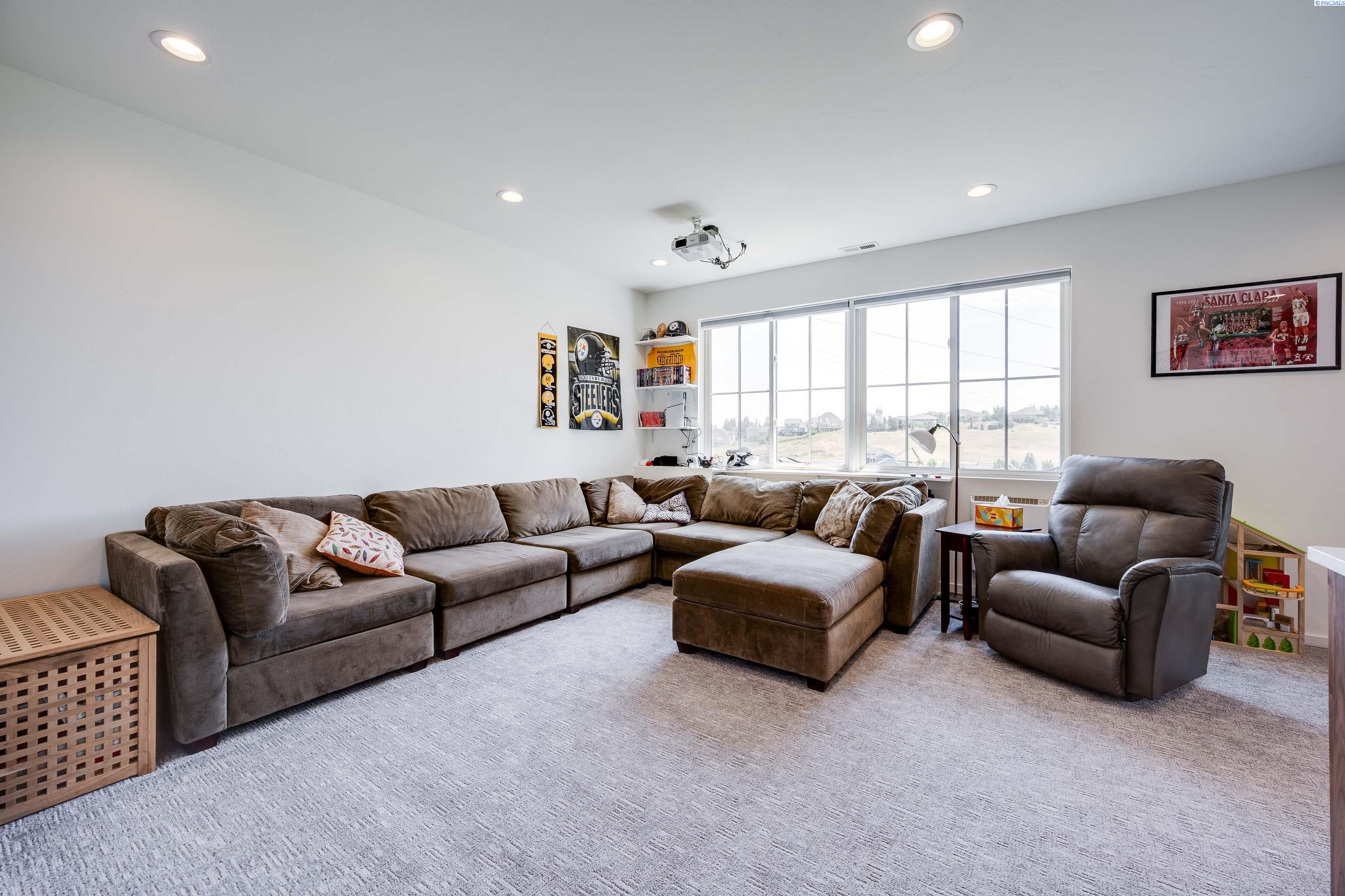 1325 SW Panorama Drive