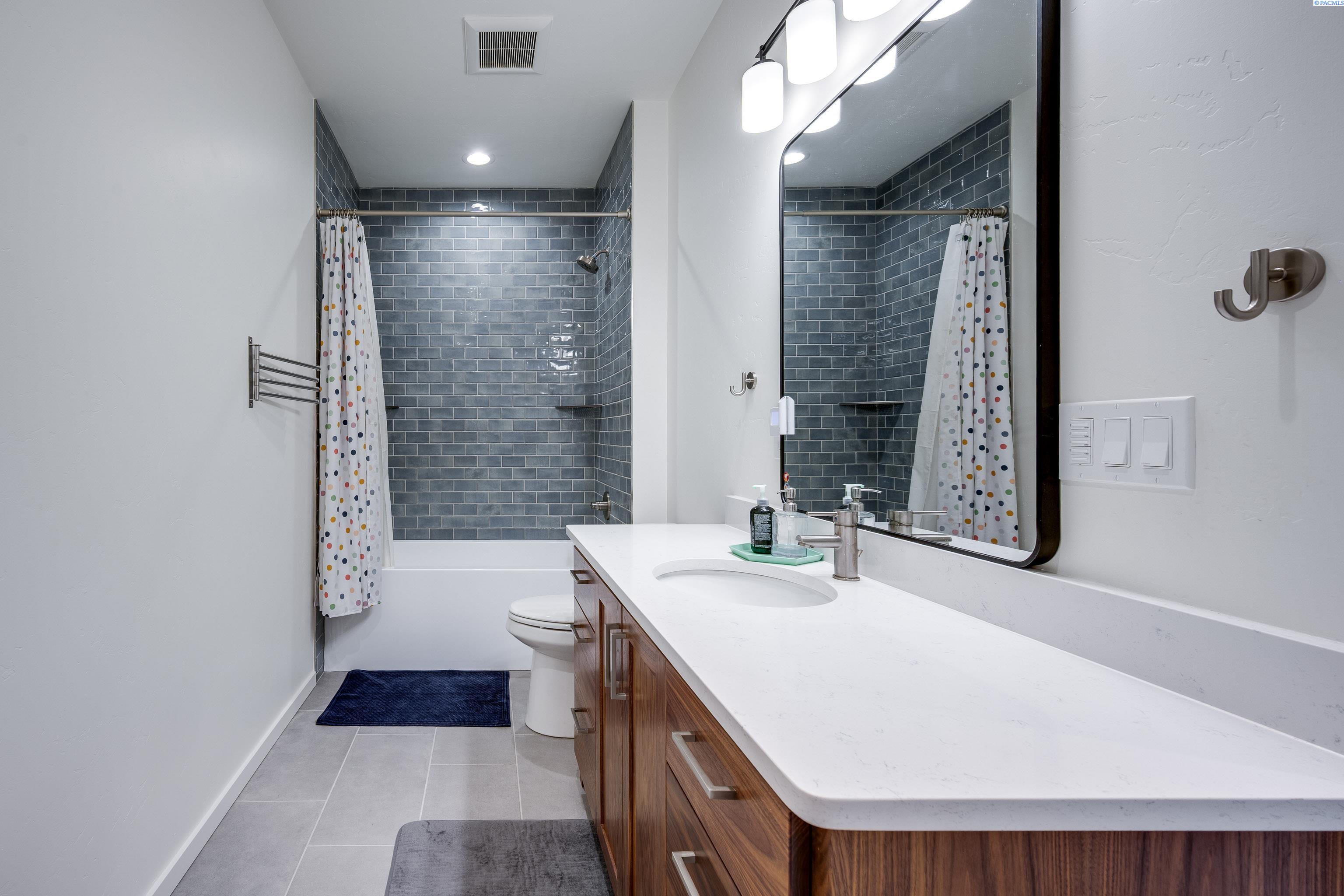 1325 SW Panorama Drive