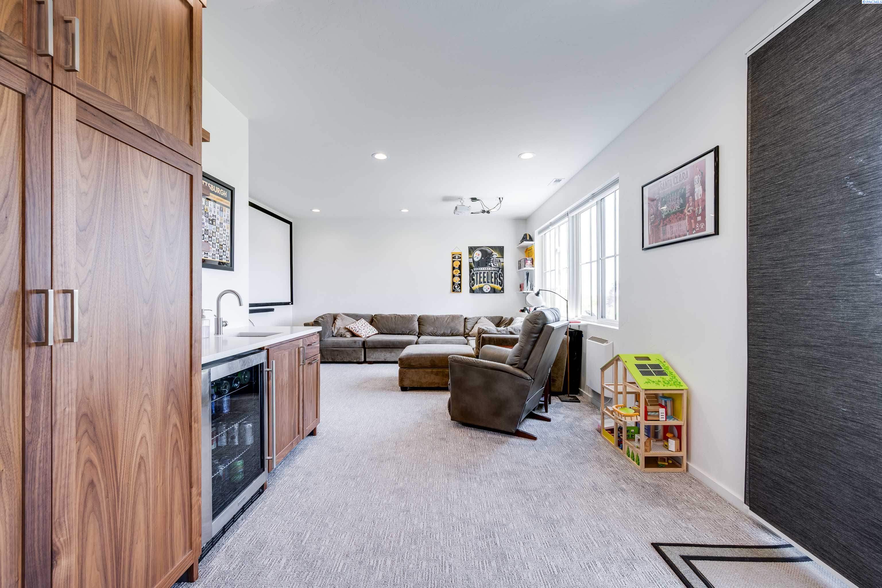 1325 SW Panorama Drive