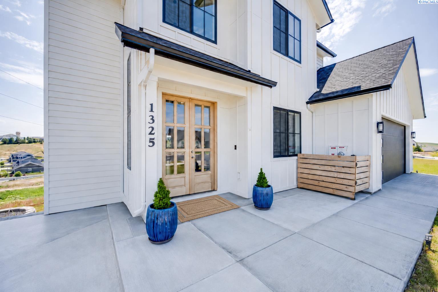 1325 SW Panorama Drive