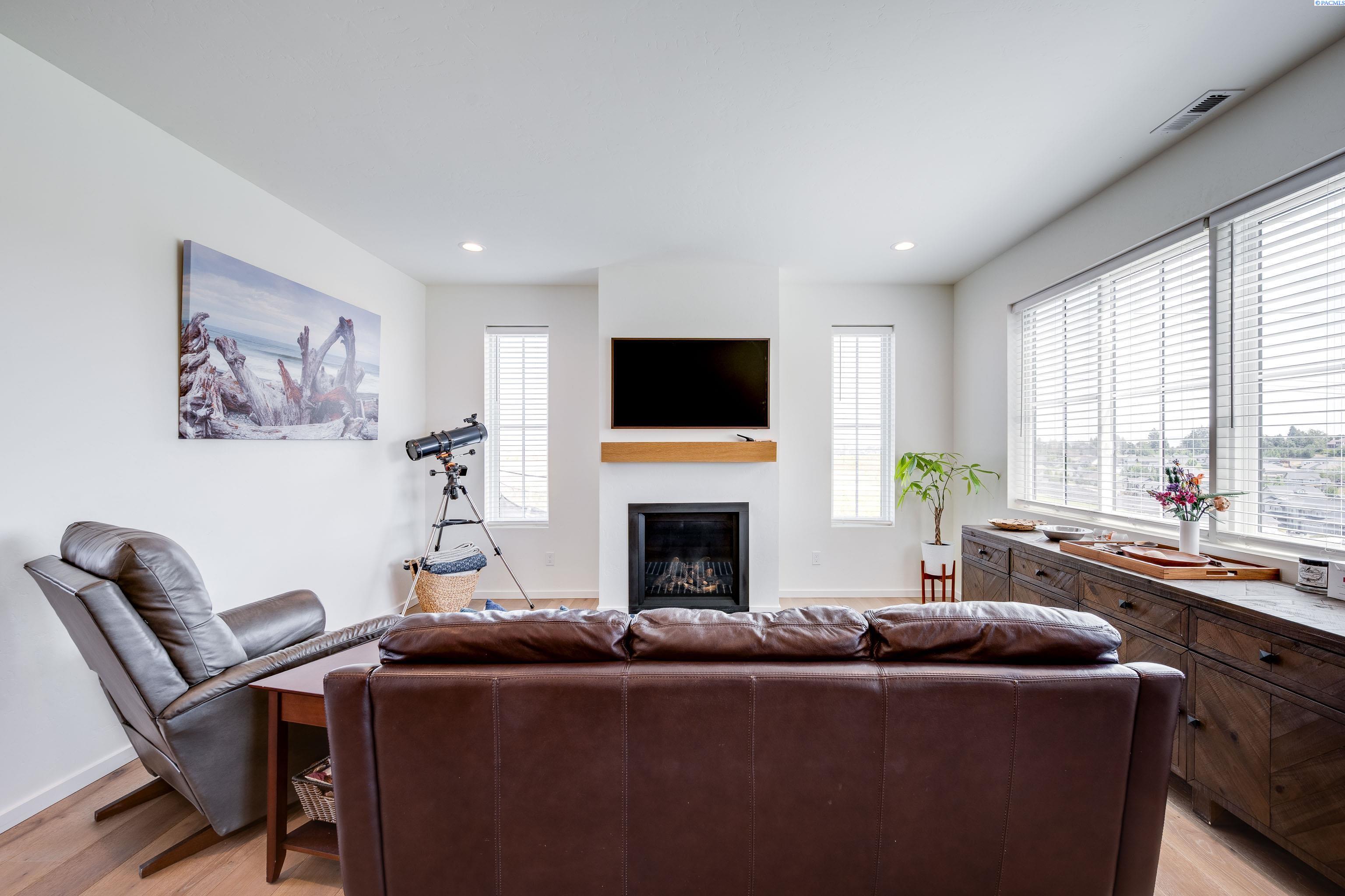 1325 SW Panorama Drive