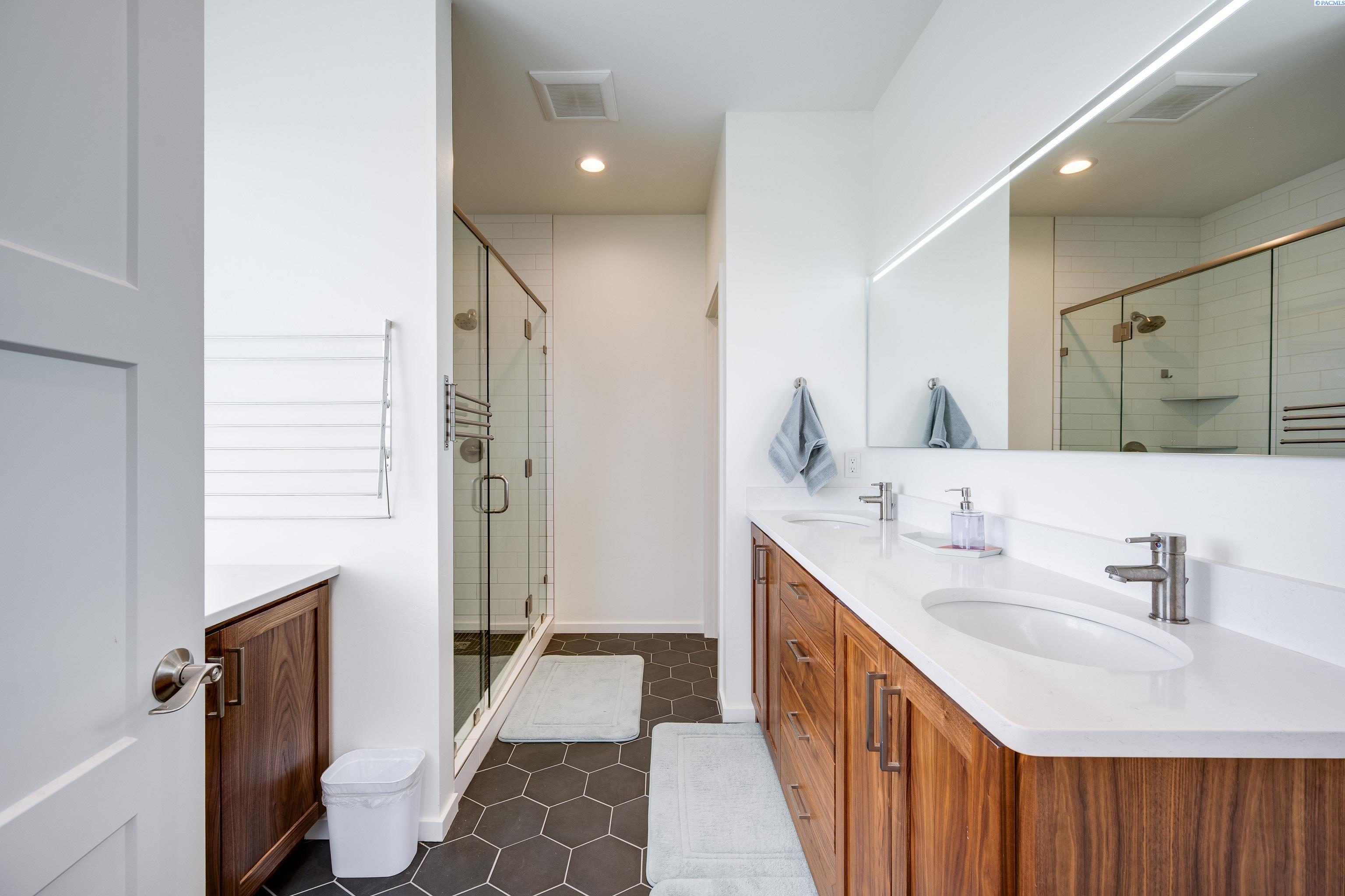 1325 SW Panorama Drive