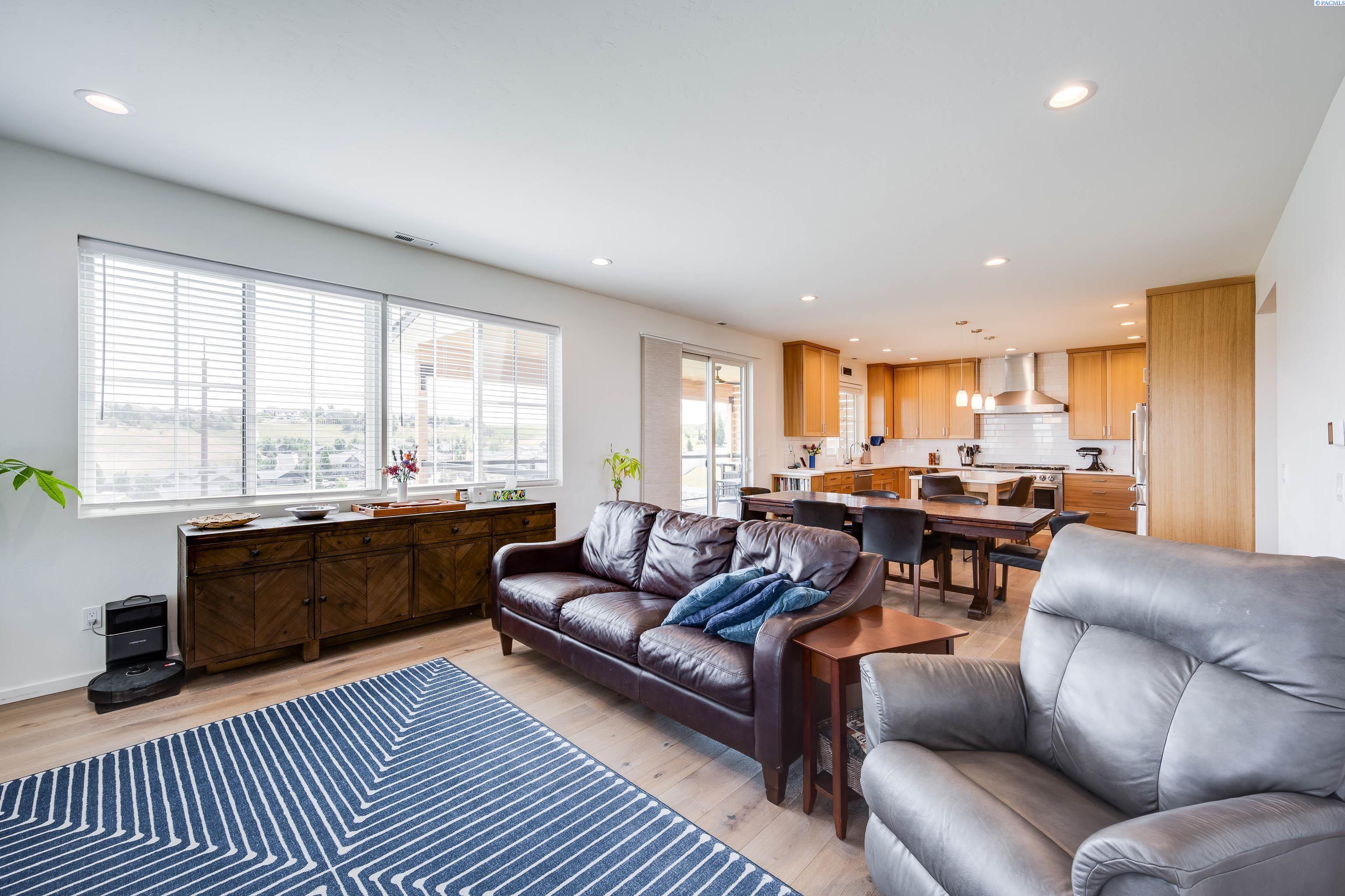 1325 SW Panorama Drive