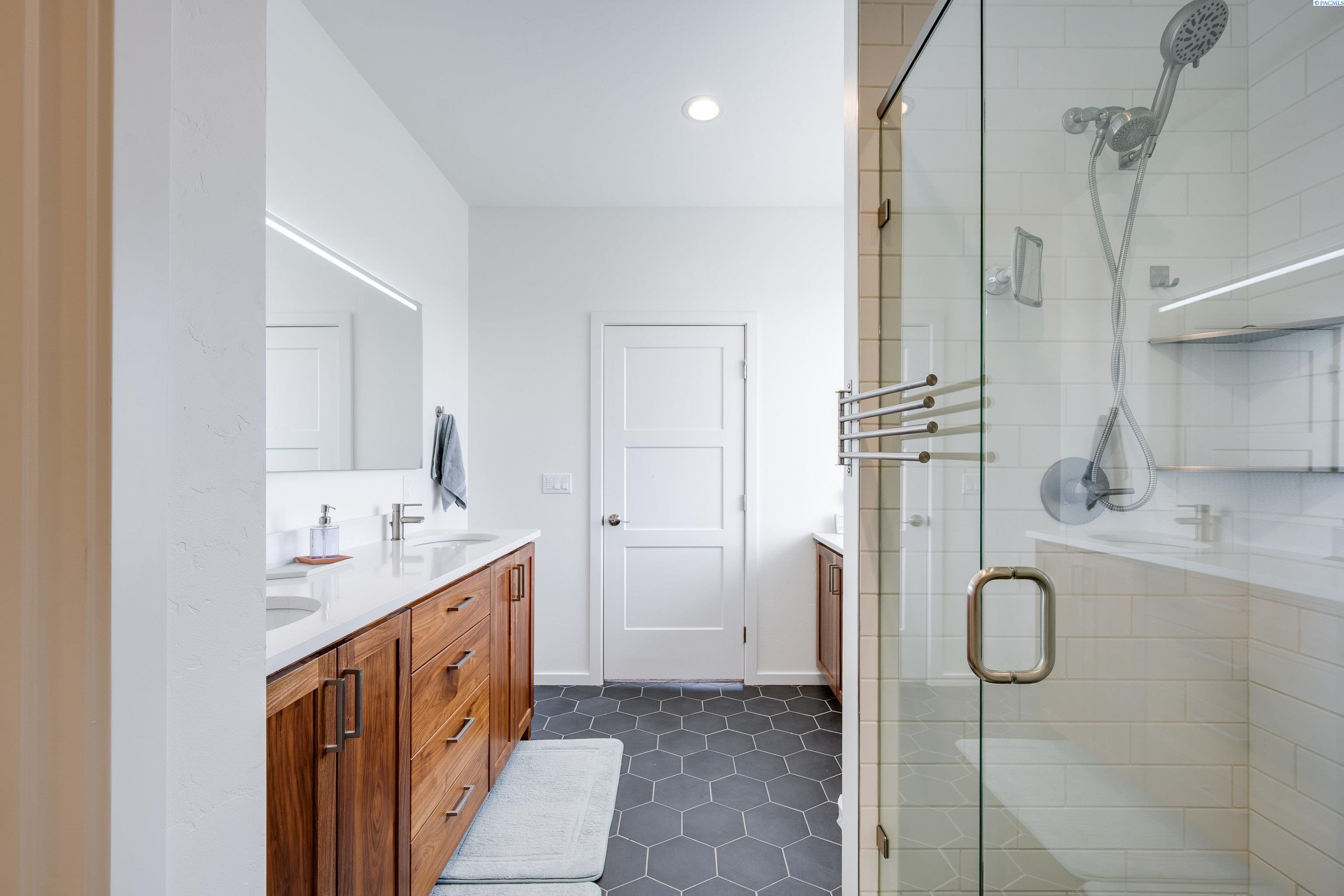 1325 SW Panorama Drive