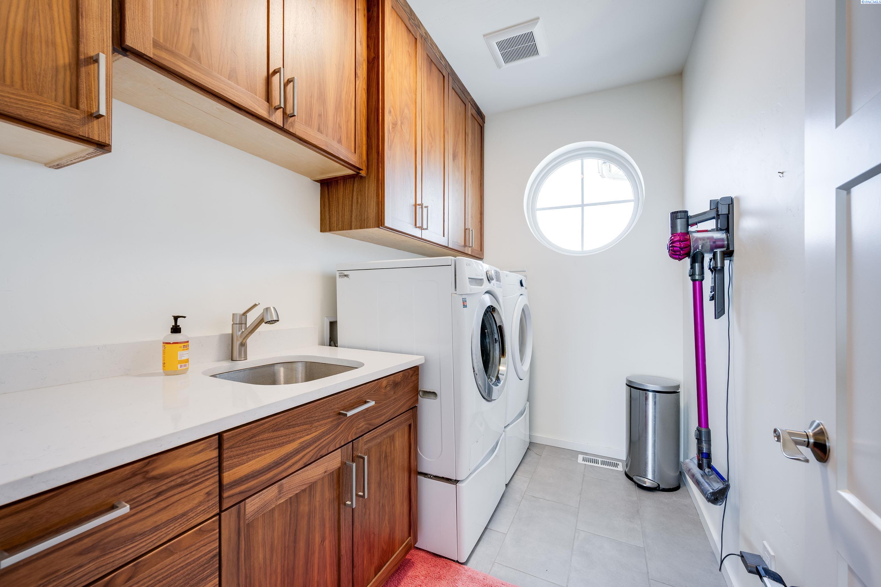 1325 SW Panorama Drive