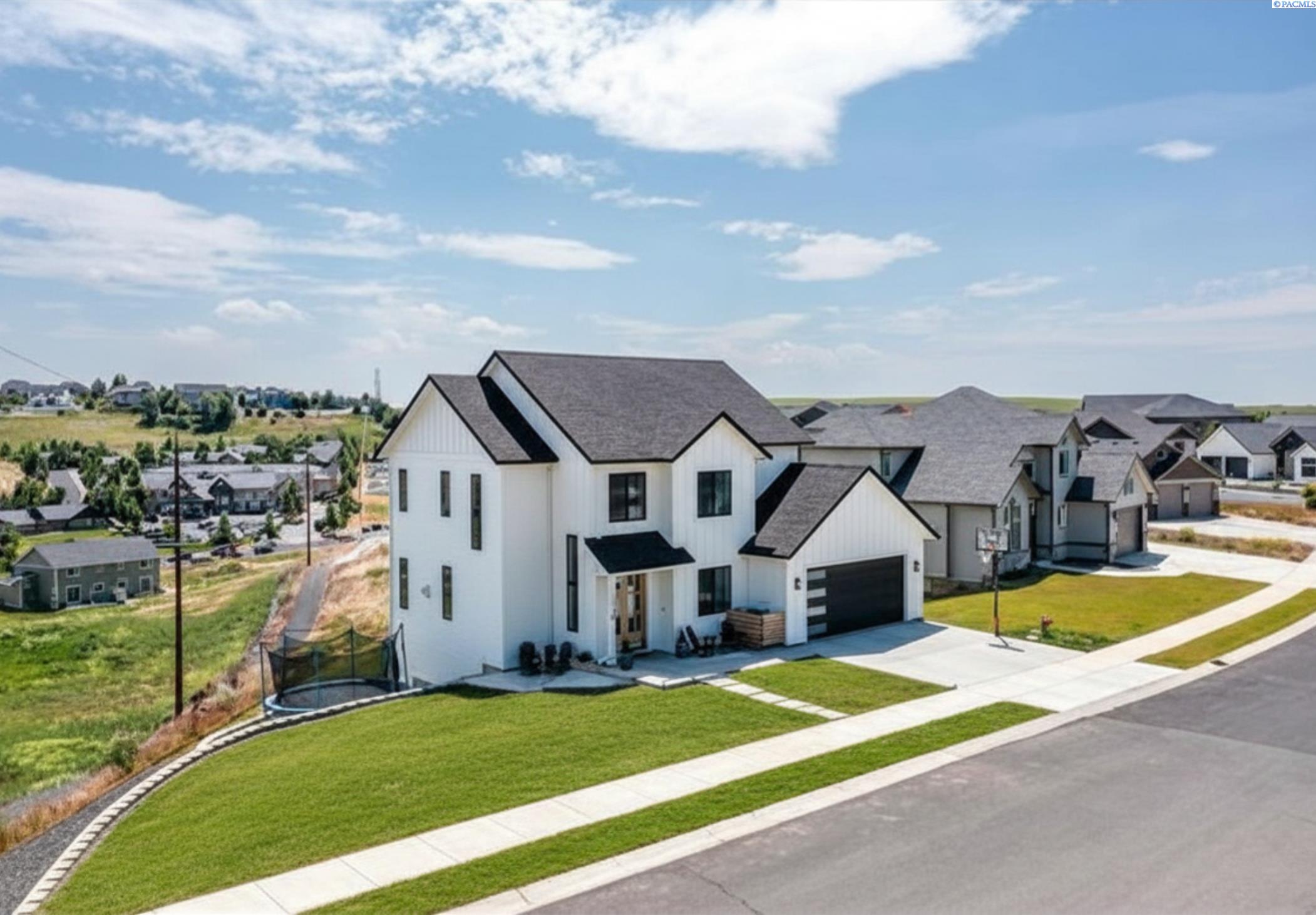 1325 SW Panorama Drive