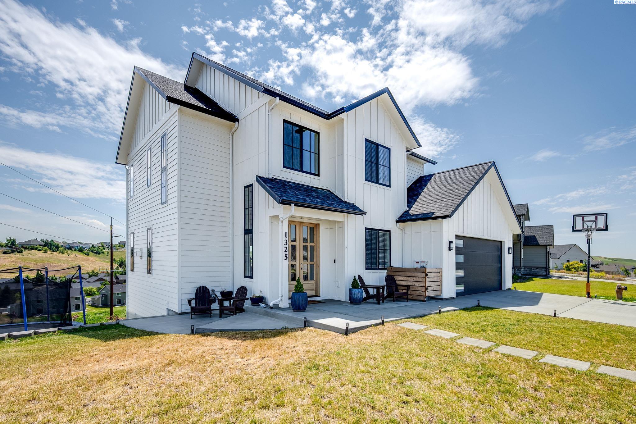 1325 SW Panorama Drive