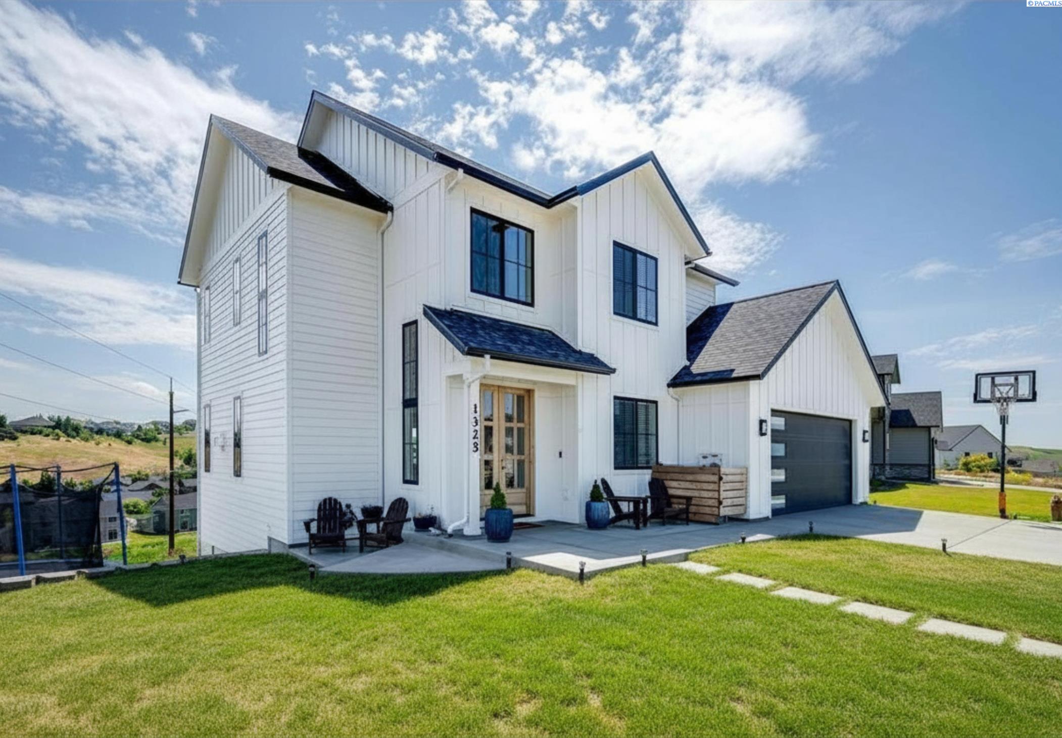 1325 SW Panorama Drive