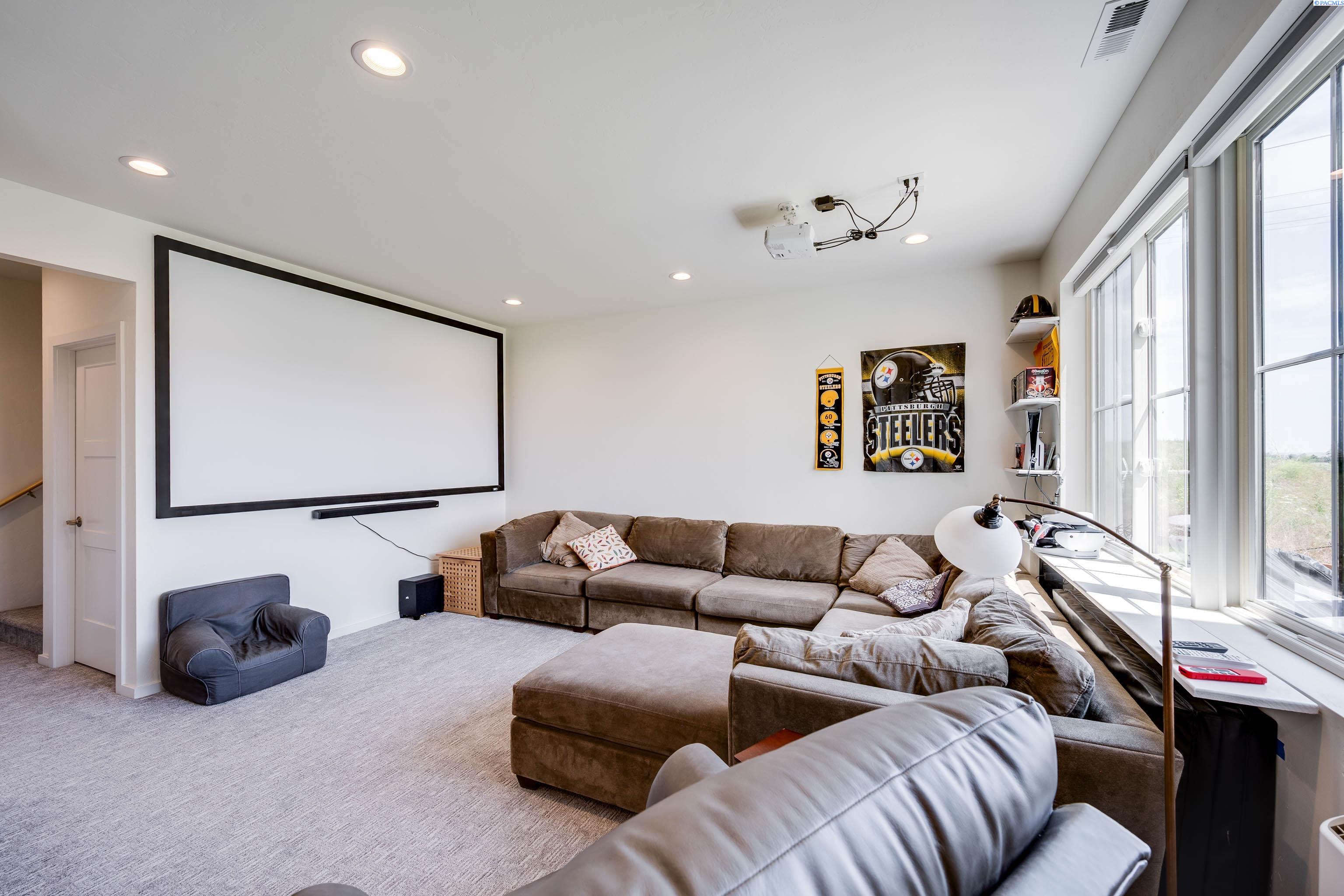 1325 SW Panorama Drive