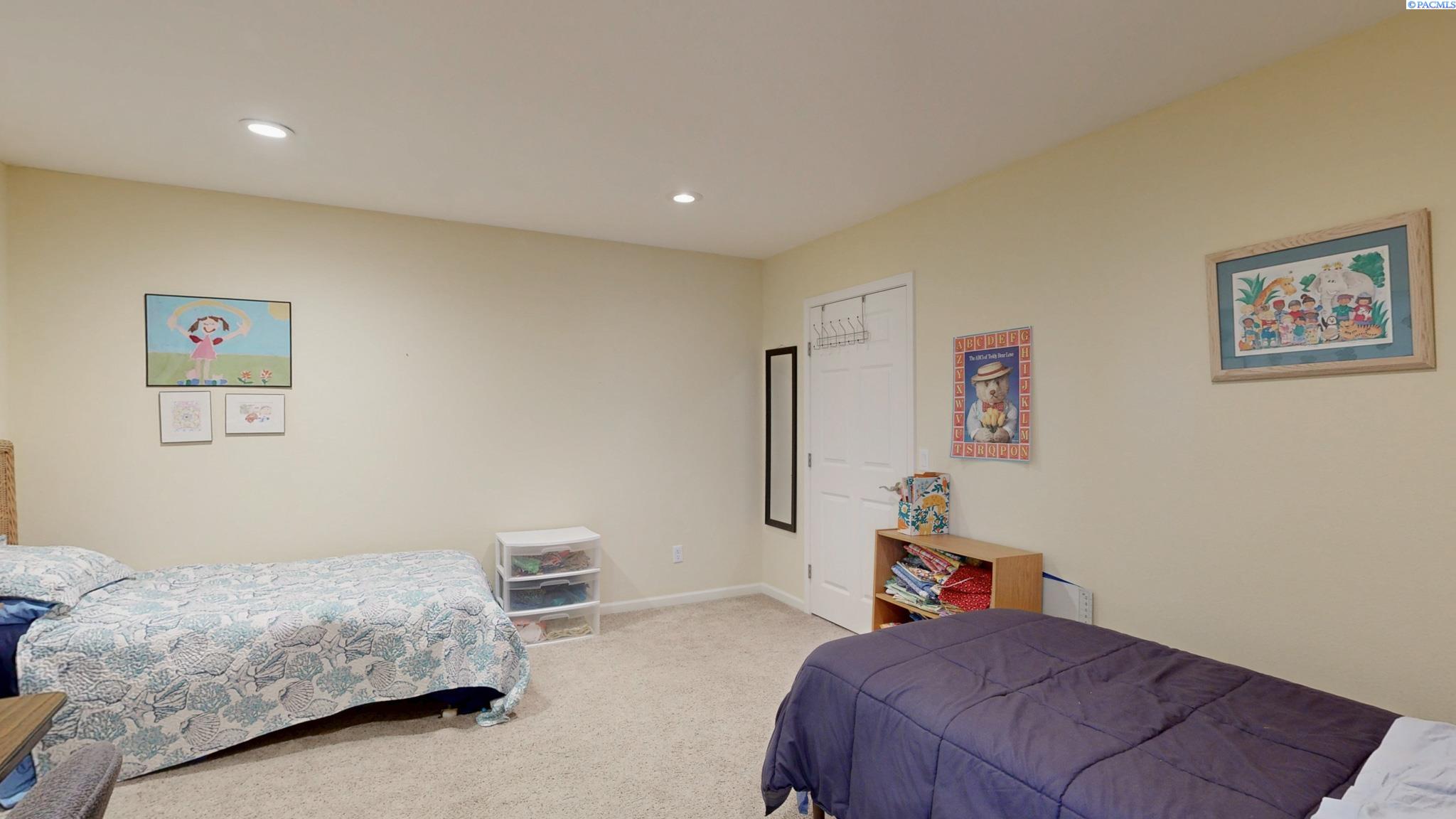 635 SW Sundance Ct.