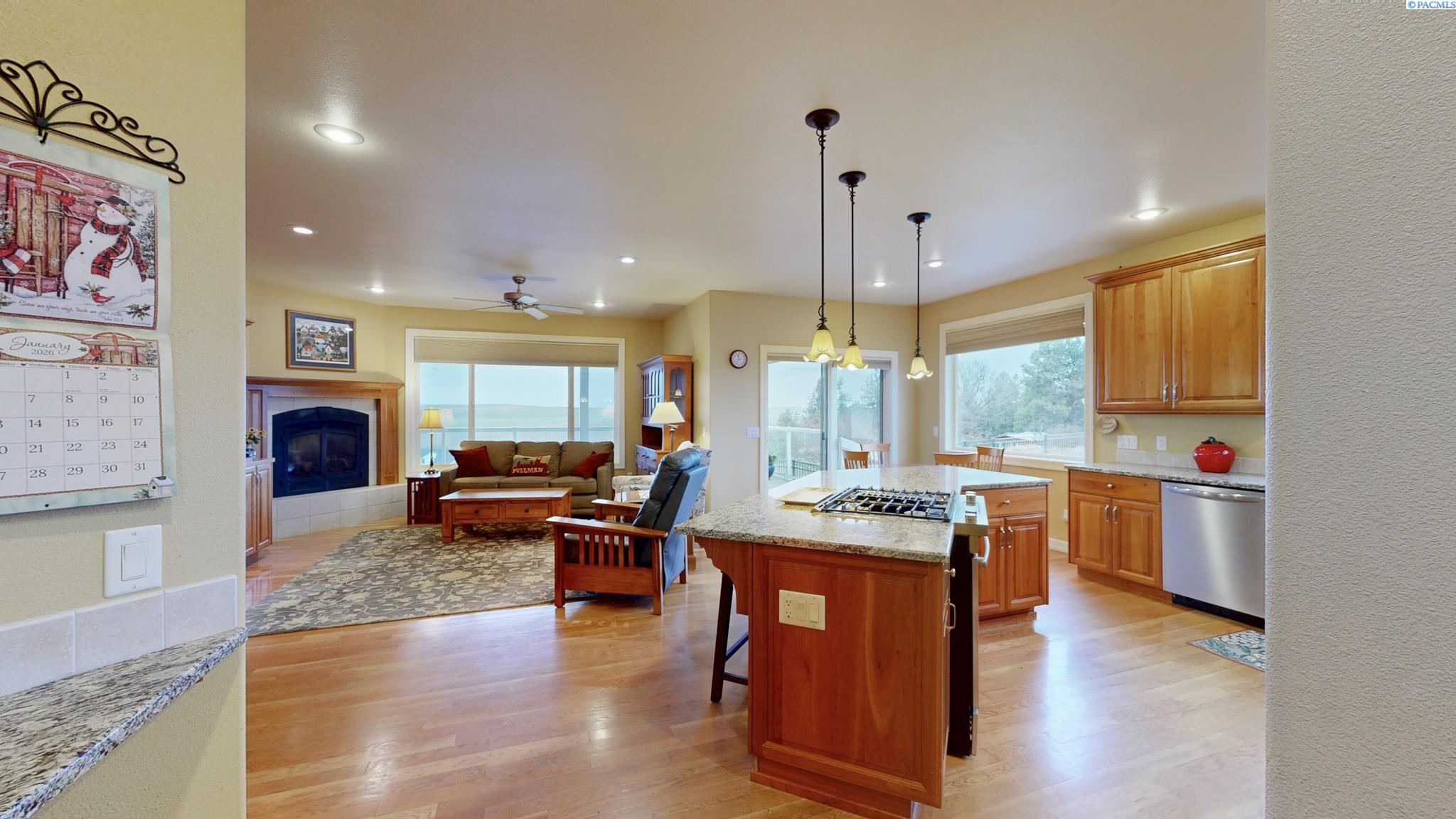 635 SW Sundance Ct.