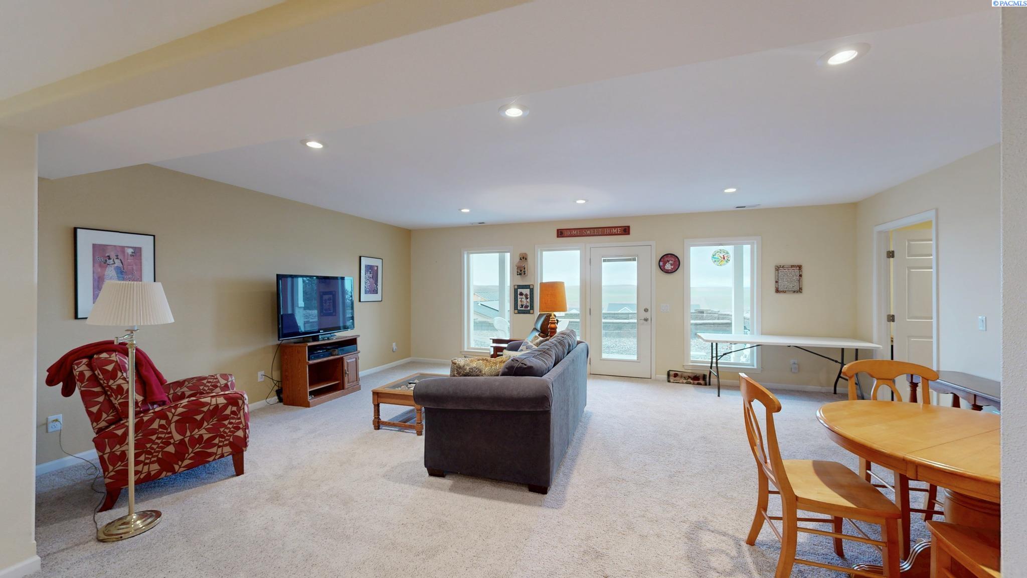 635 SW Sundance Ct.