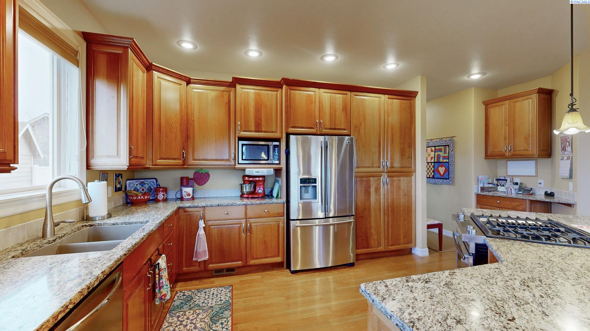 635 SW Sundance Ct.