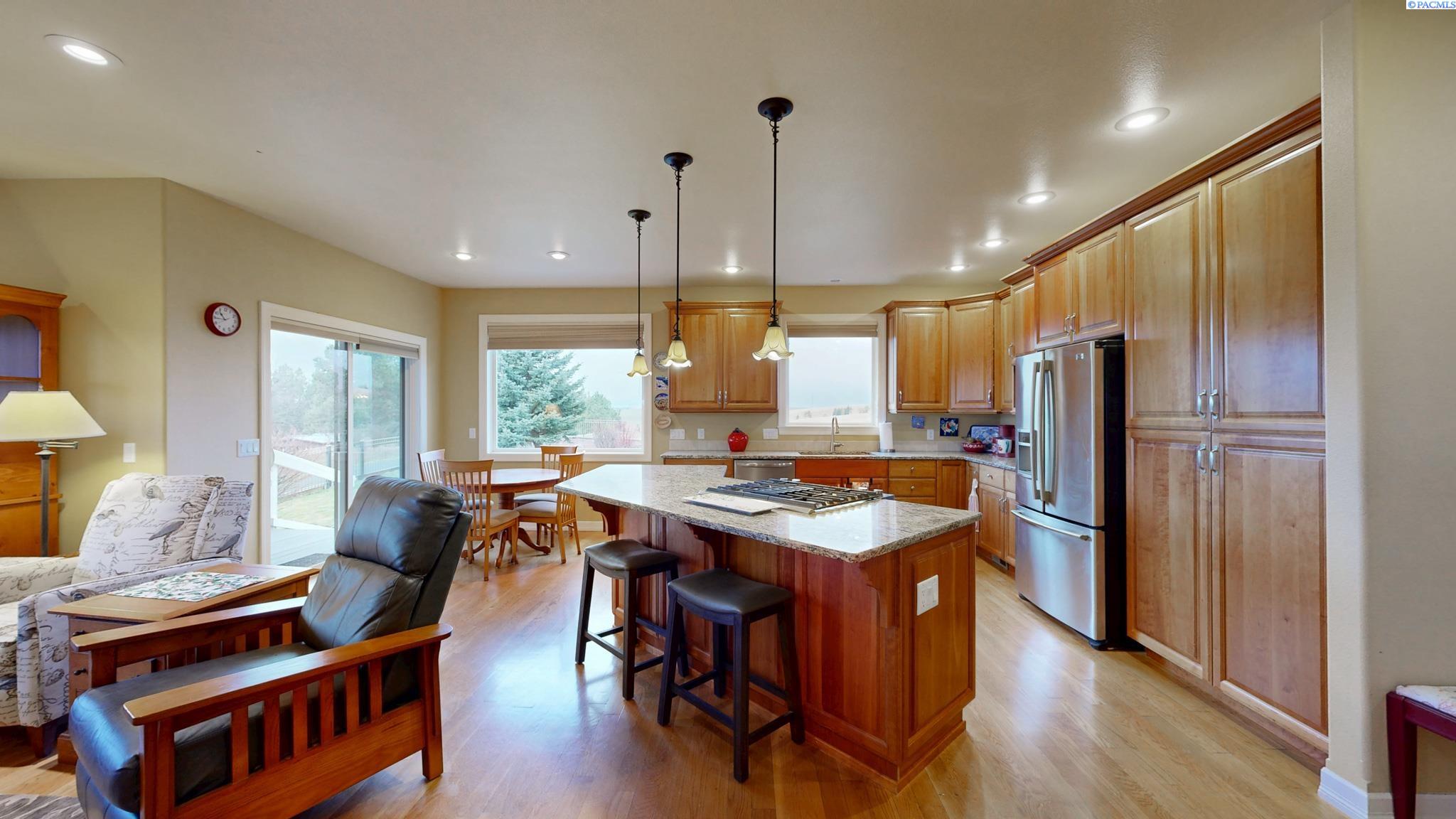 635 SW Sundance Ct.