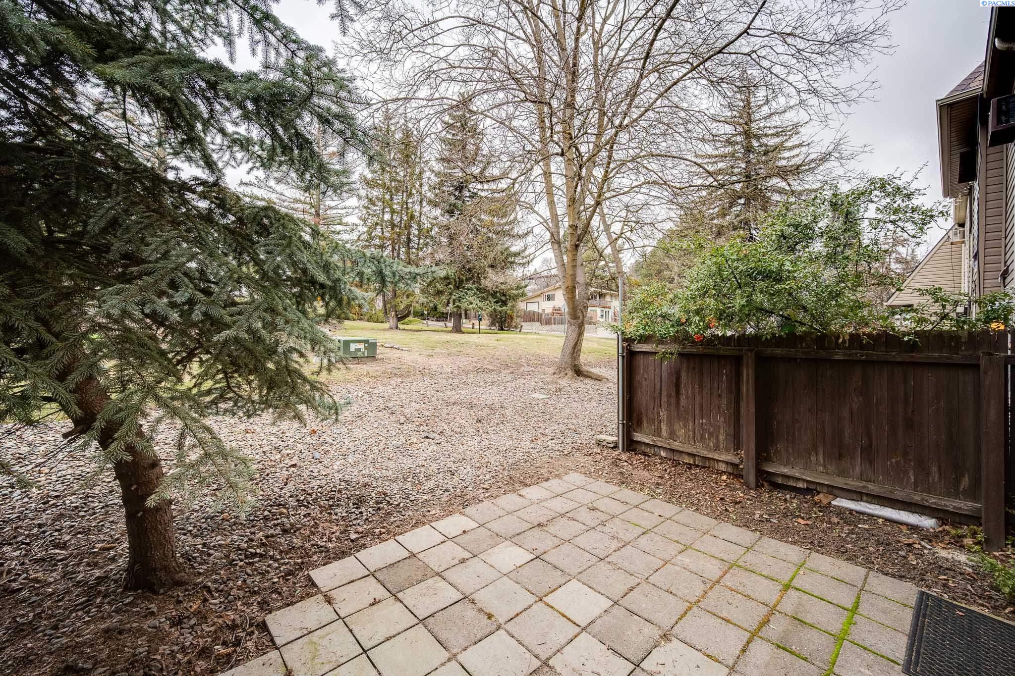 600 SW Crestview St #2