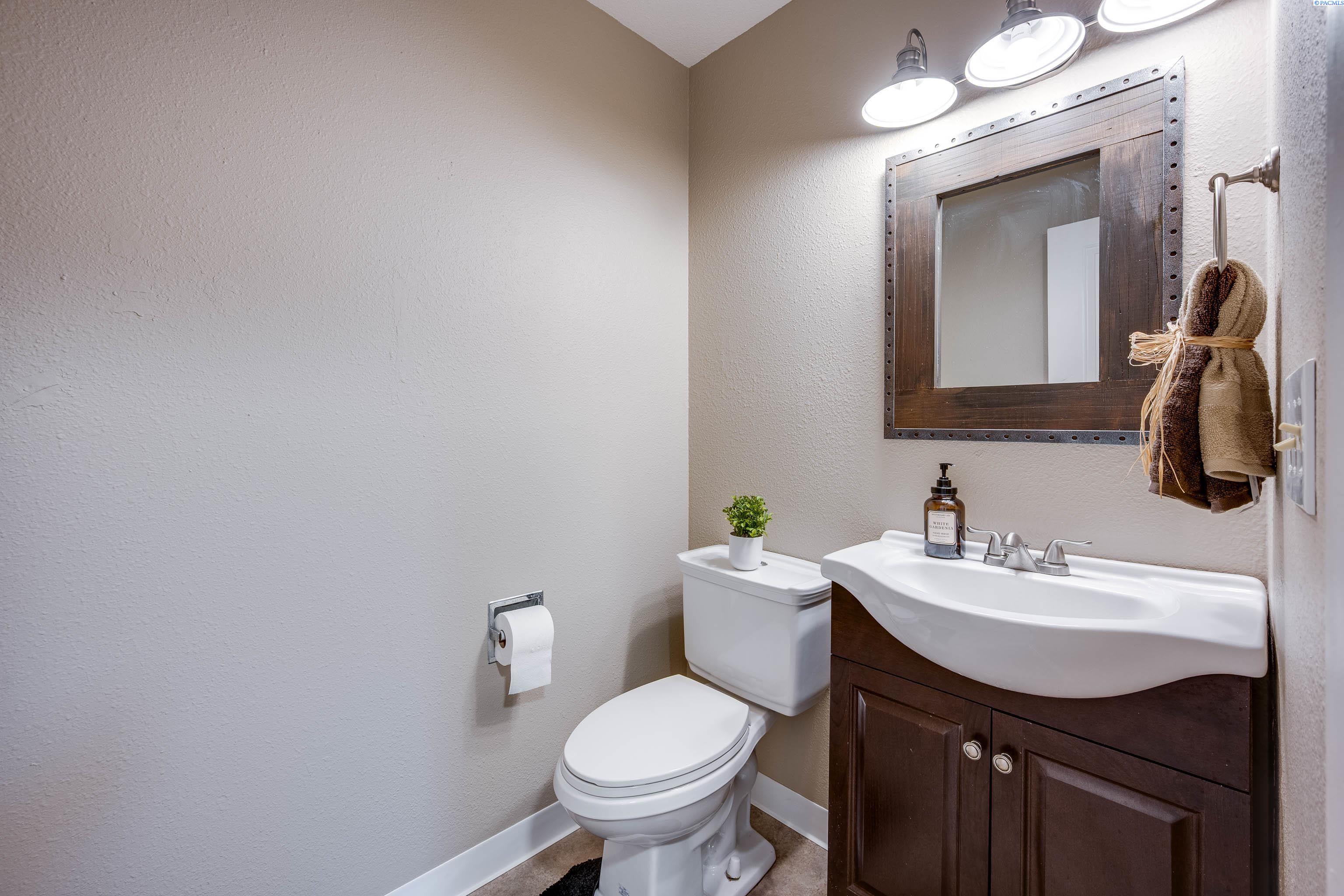 600 SW Crestview St #2