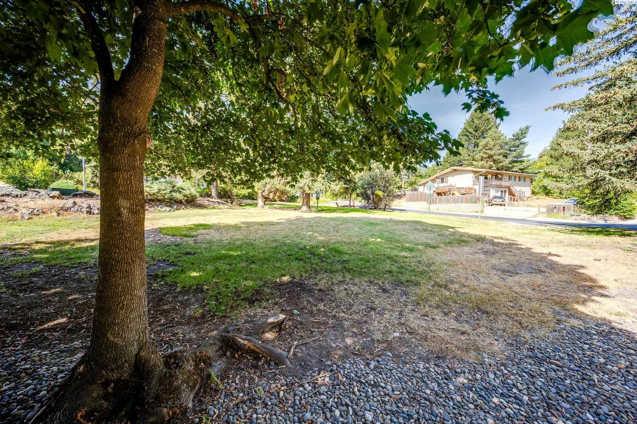 600 SW Crestview St #2