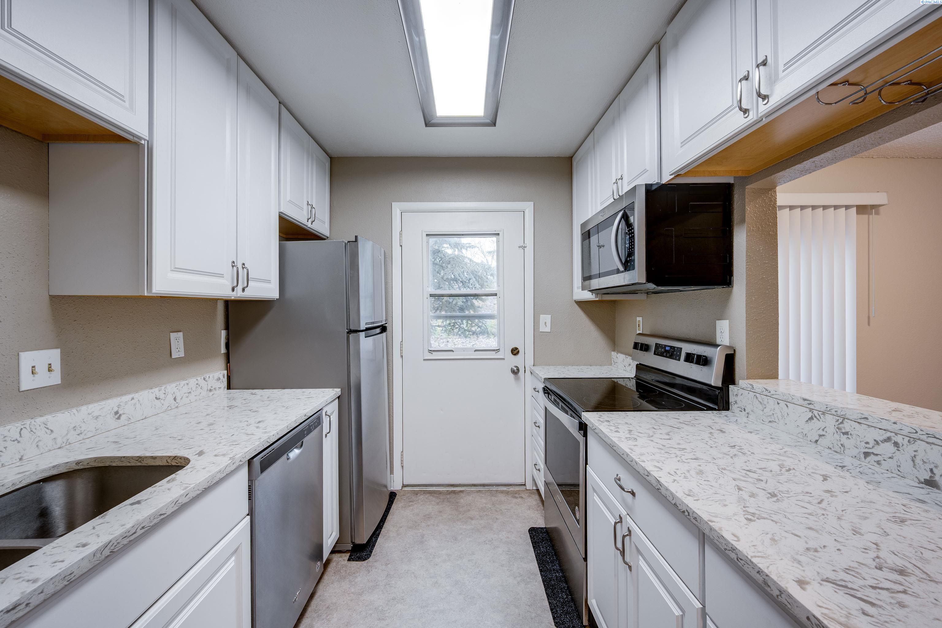 600 SW Crestview St #2