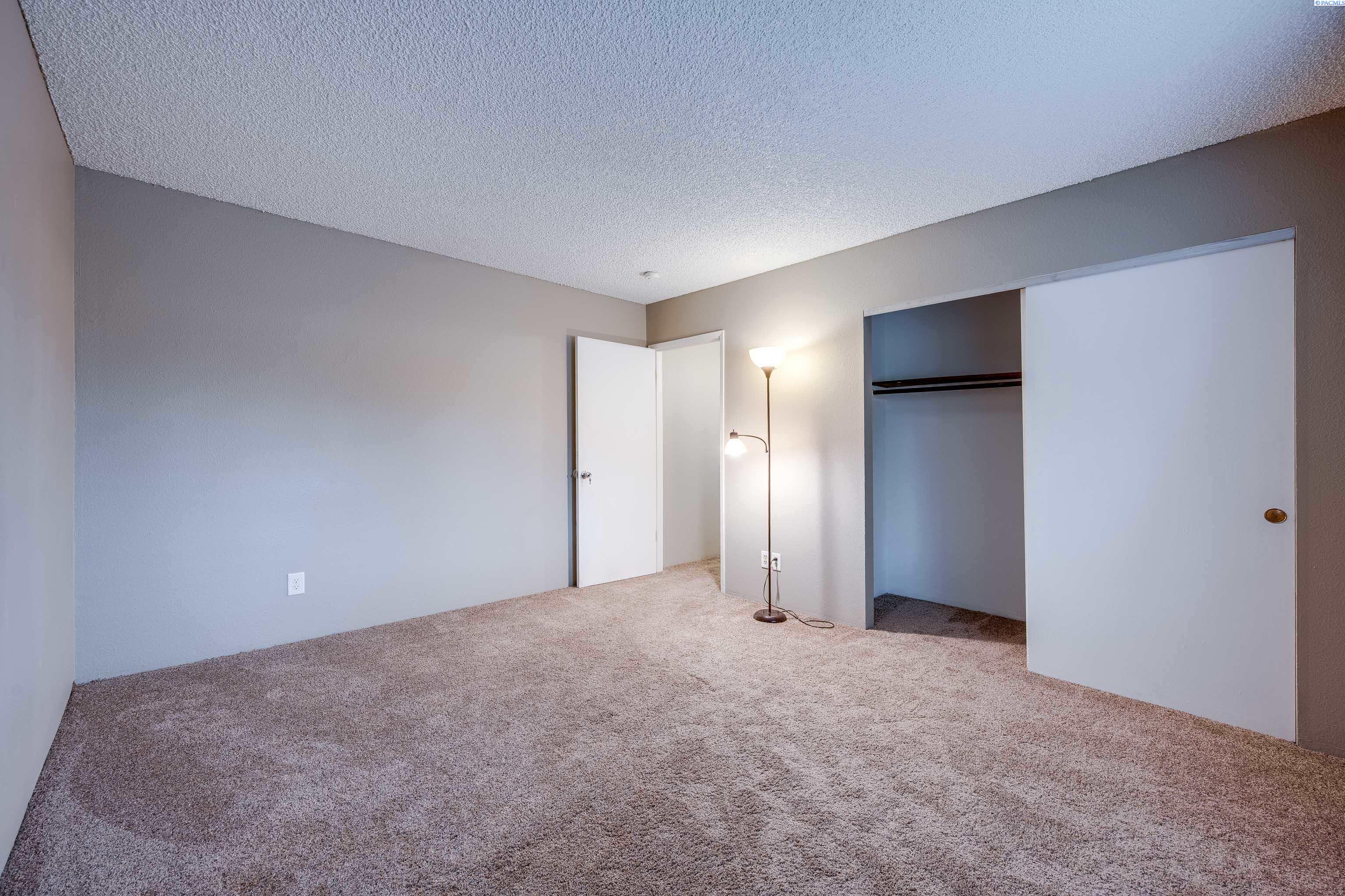 600 SW Crestview St #2