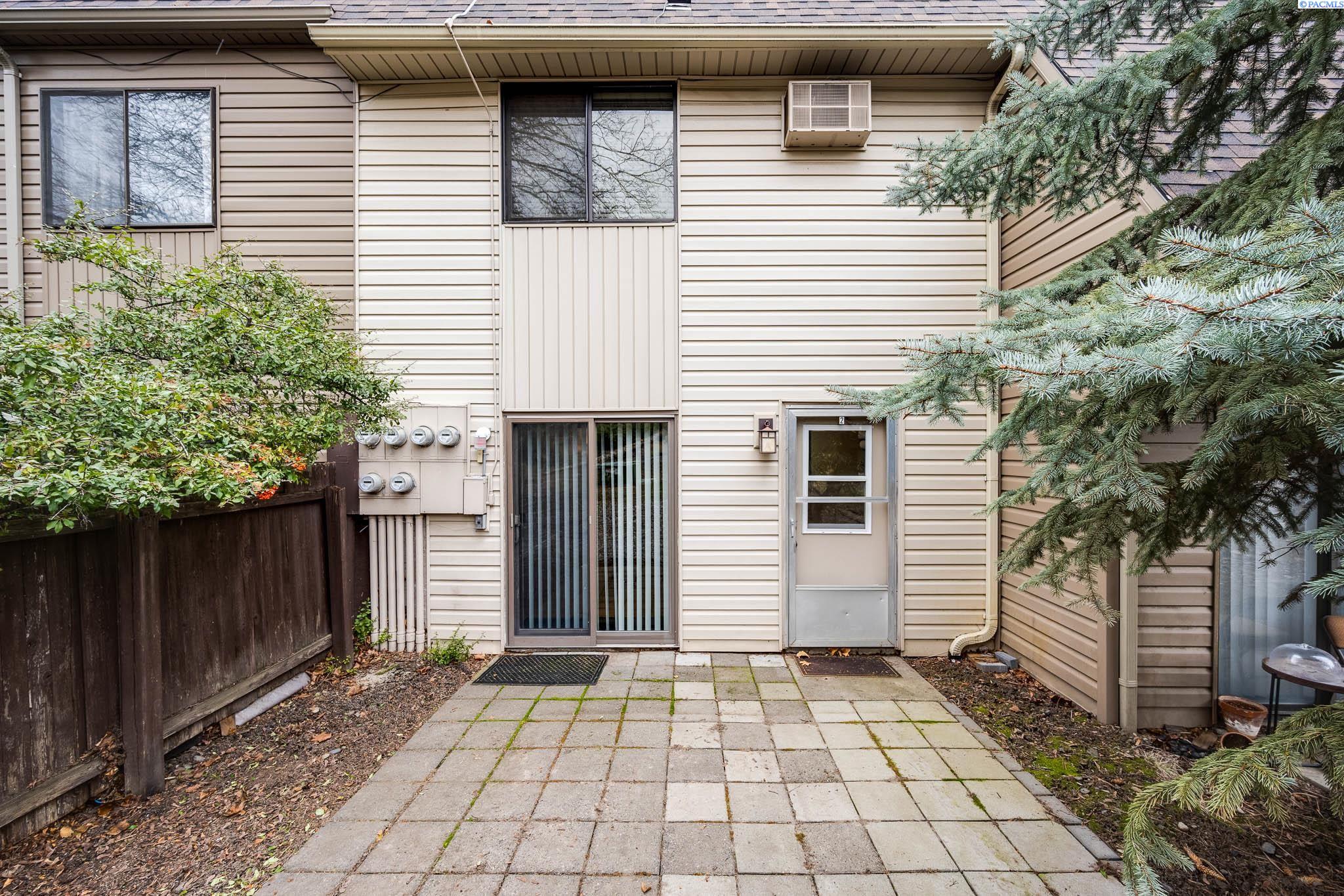 600 SW Crestview St #2