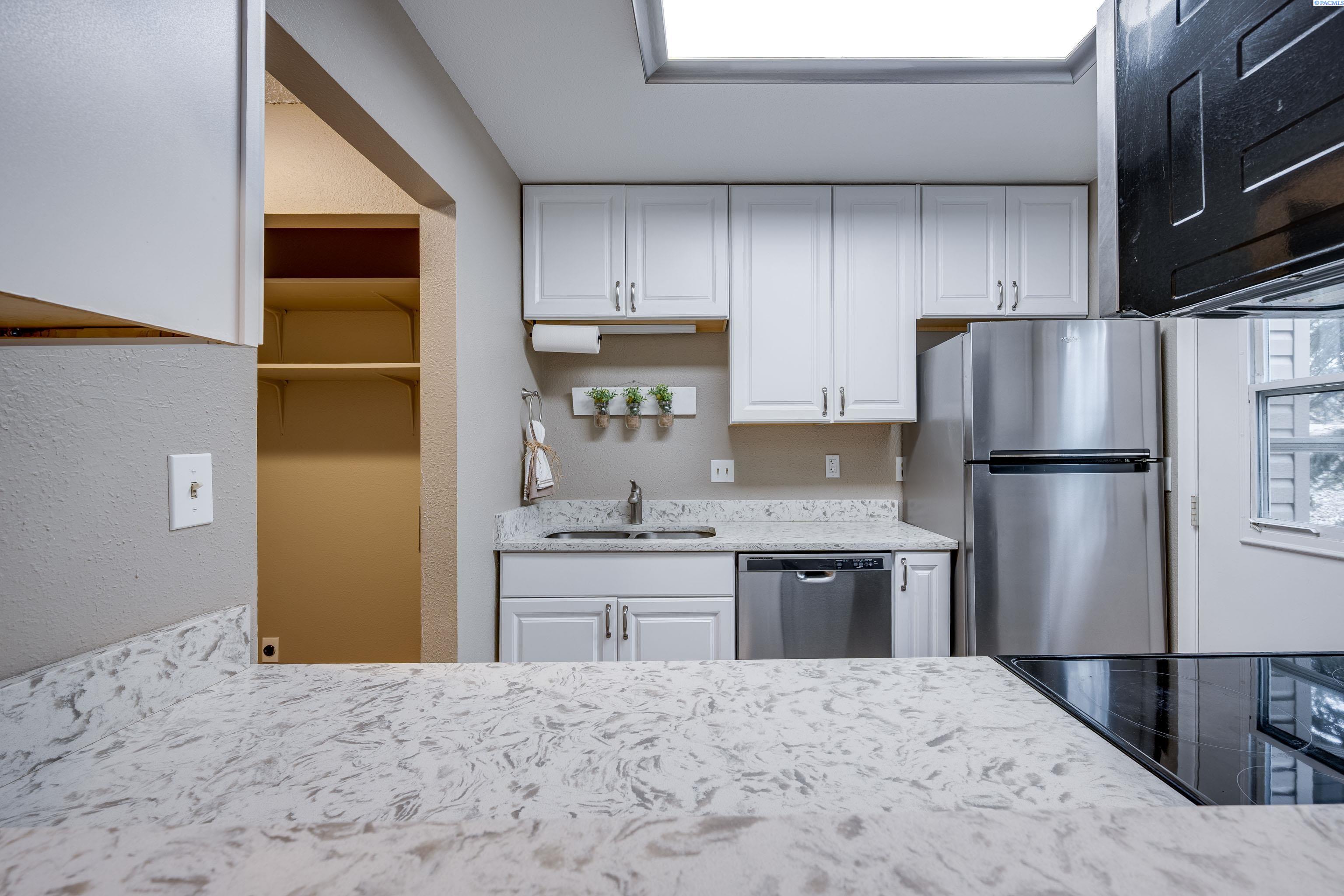 600 SW Crestview St #2