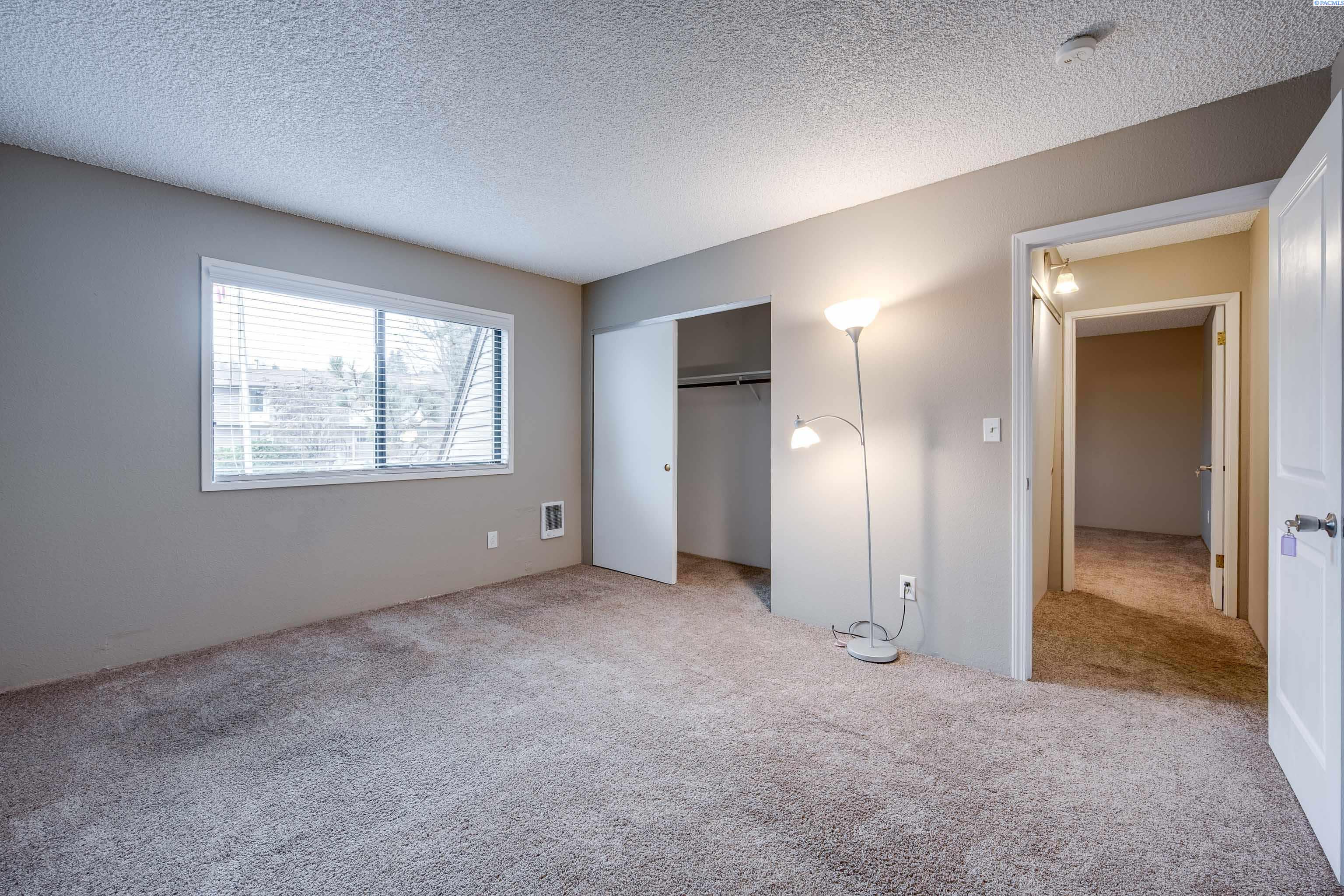 600 SW Crestview St #2