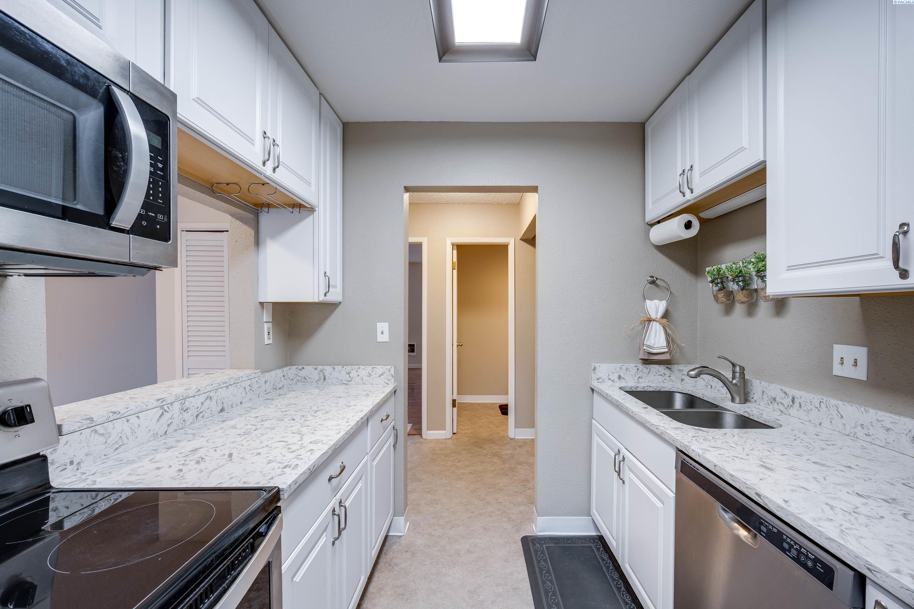 600 SW Crestview St #2