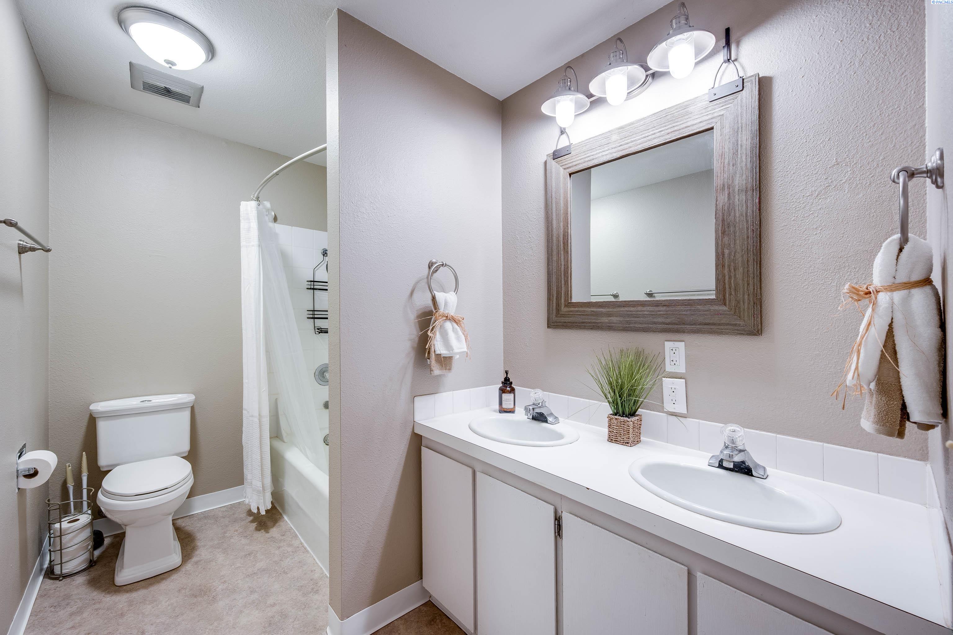 600 SW Crestview St #2