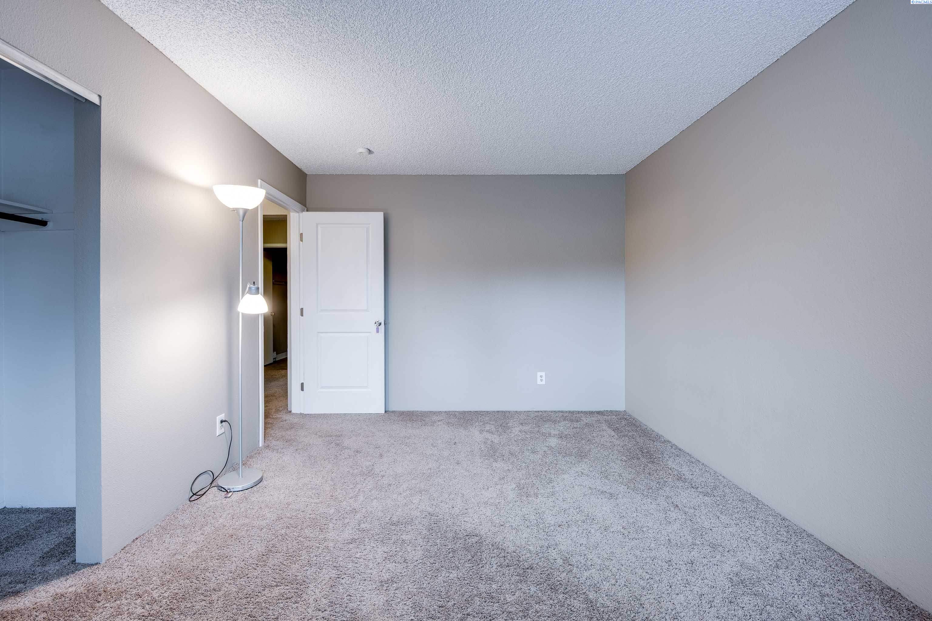 600 SW Crestview St #2