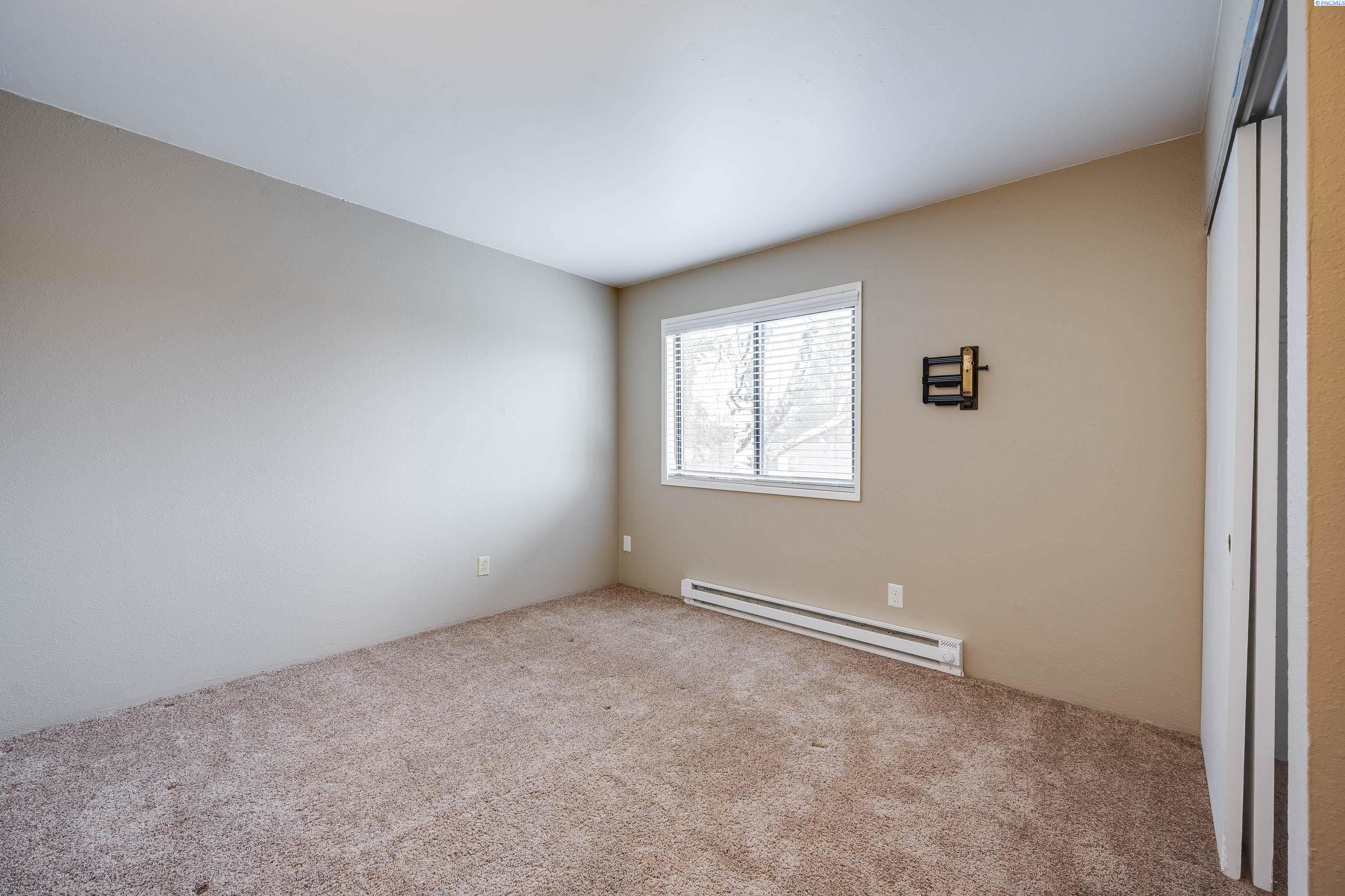 600 SW Crestview St #2