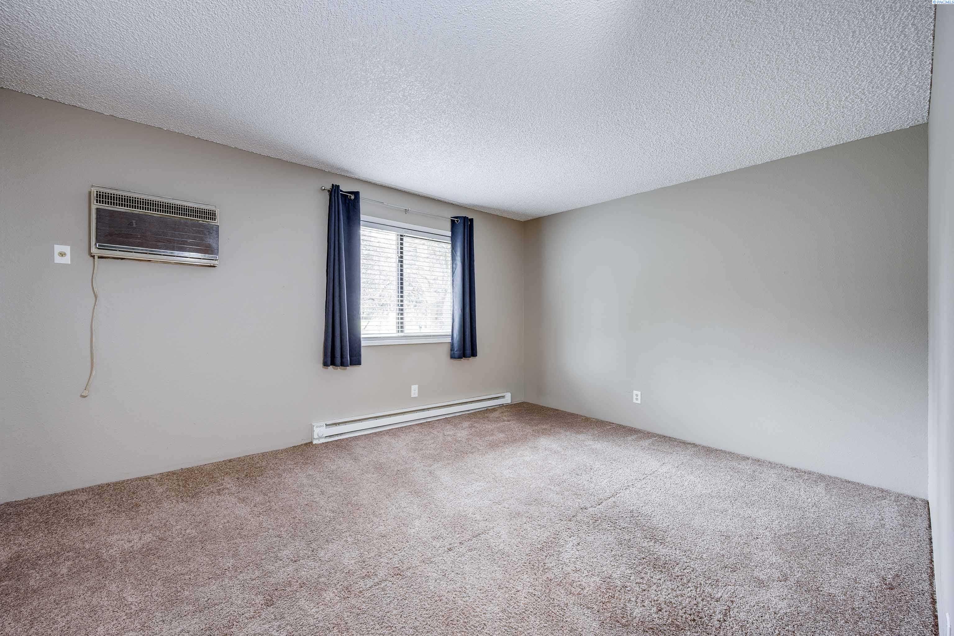 600 SW Crestview St #2