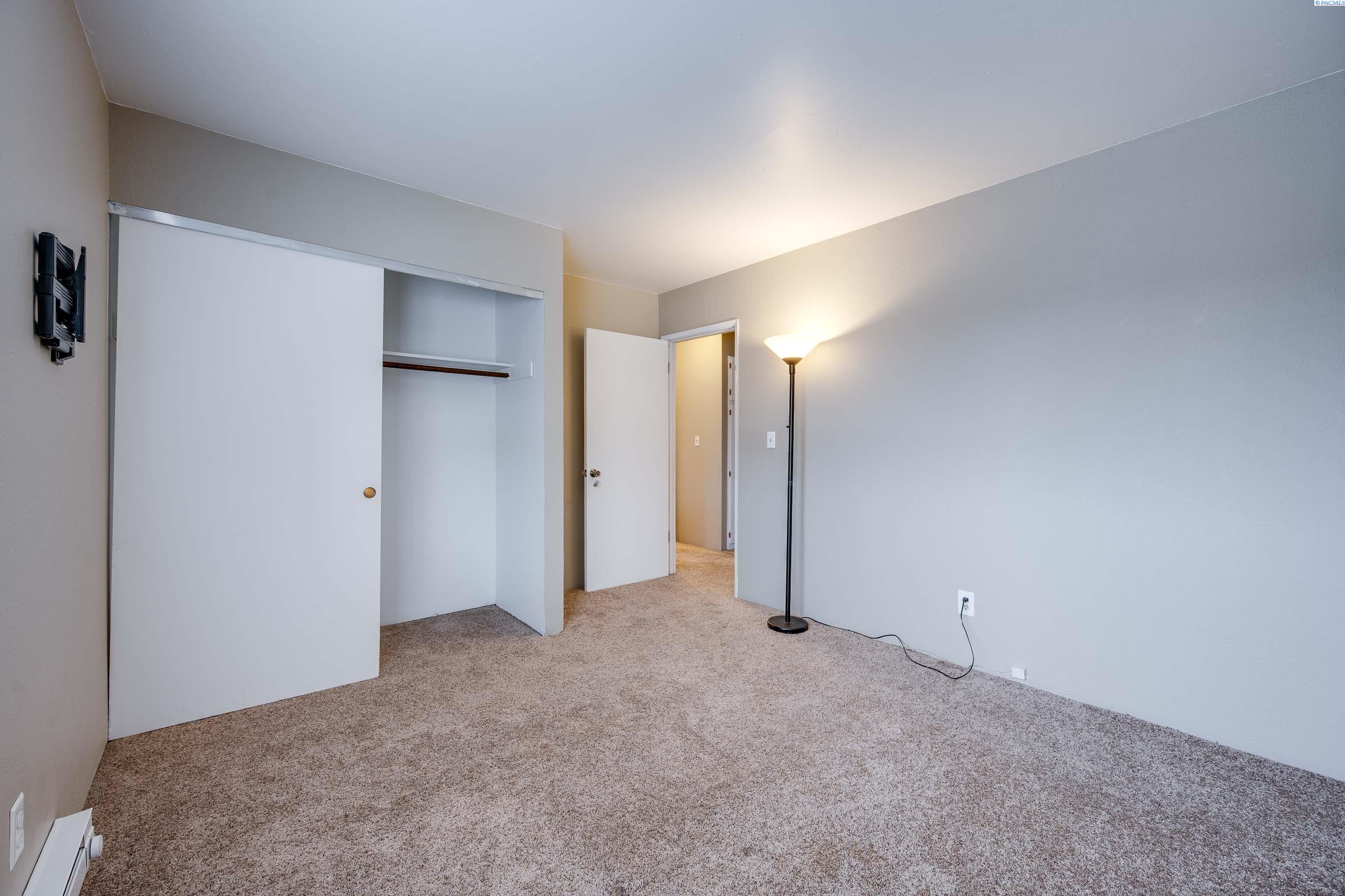 600 SW Crestview St #2