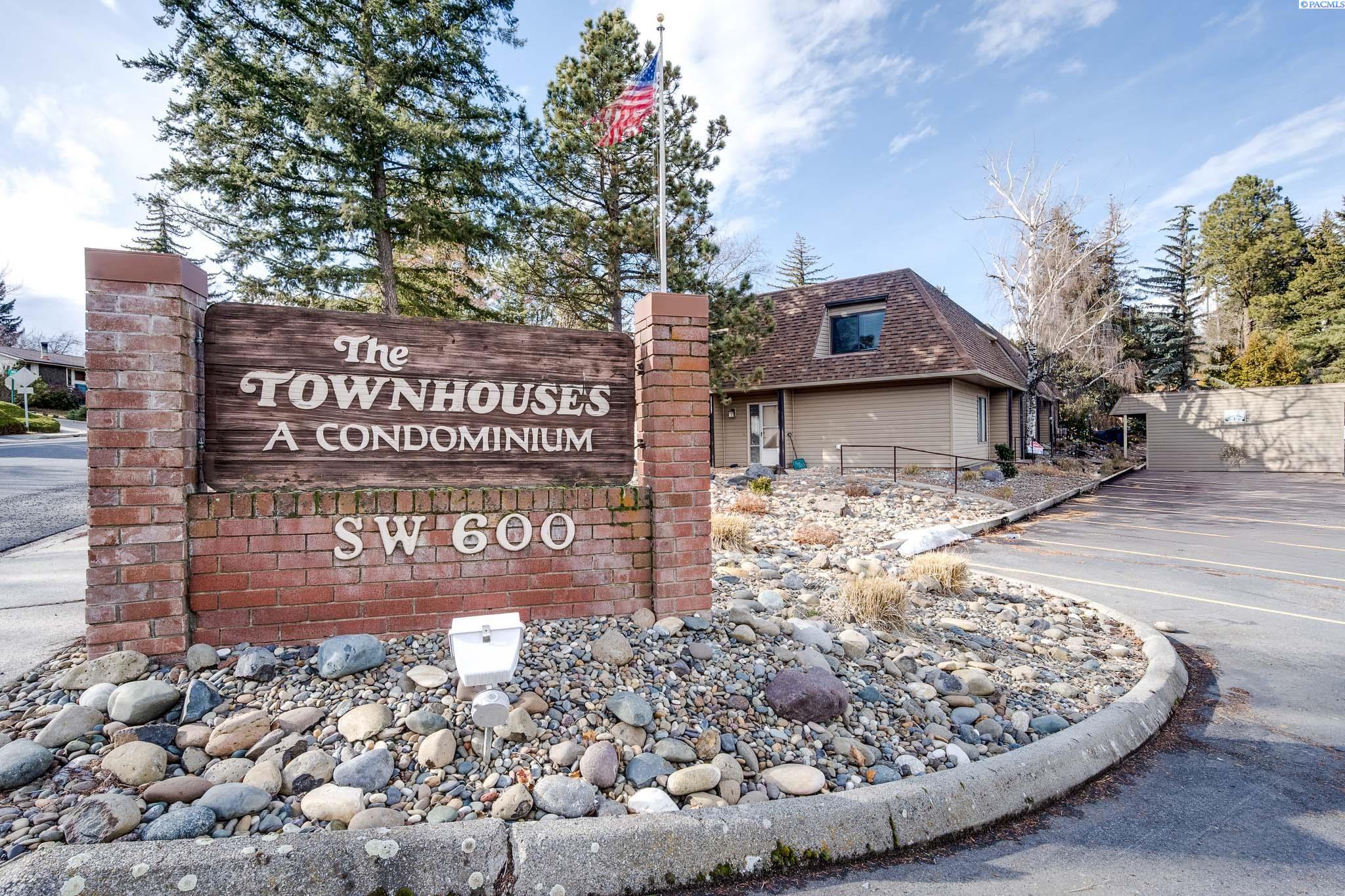 600 SW Crestview St #2