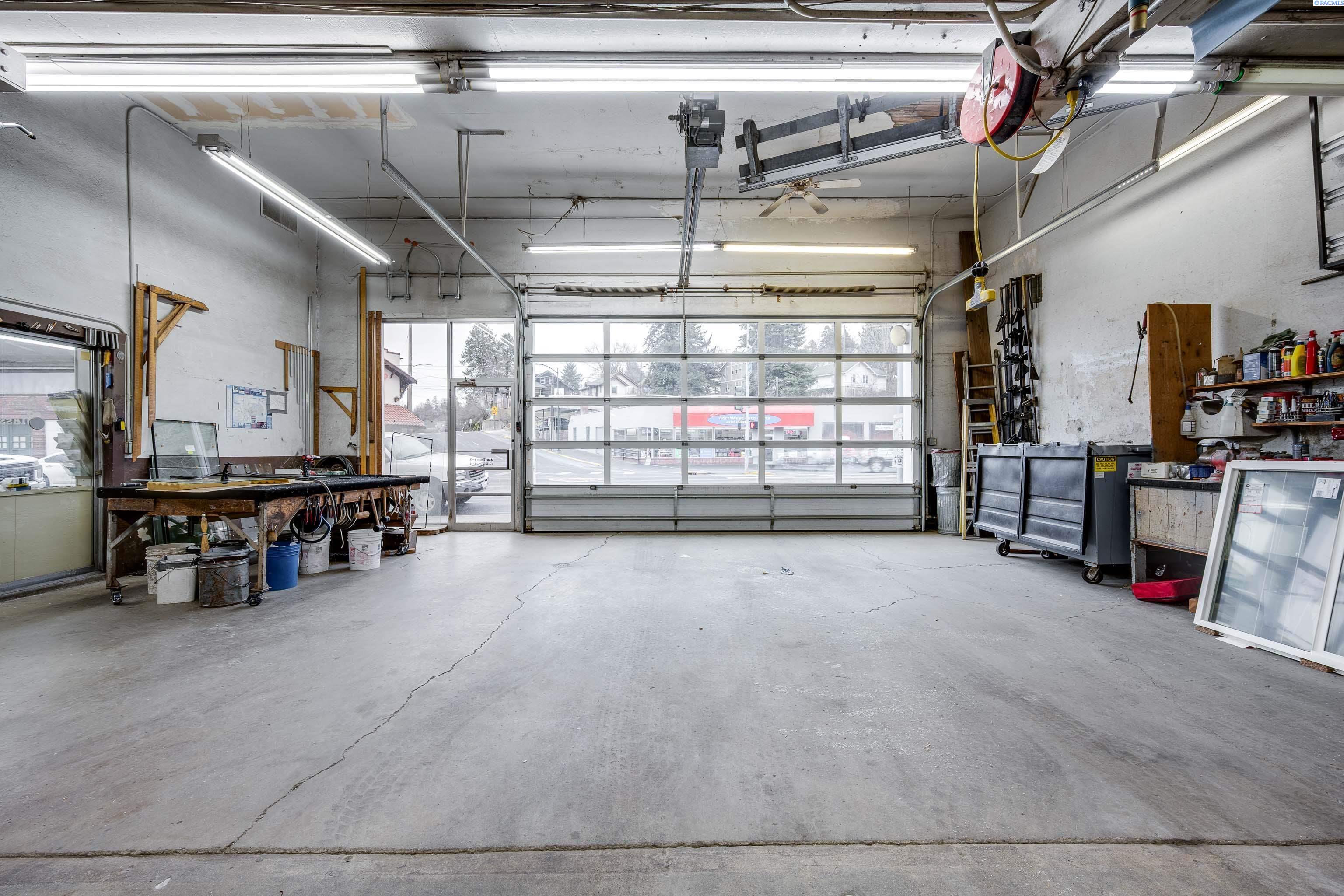 195 S Grand Ave Unit: Sim's Glass Longtime Pullman Business & Location