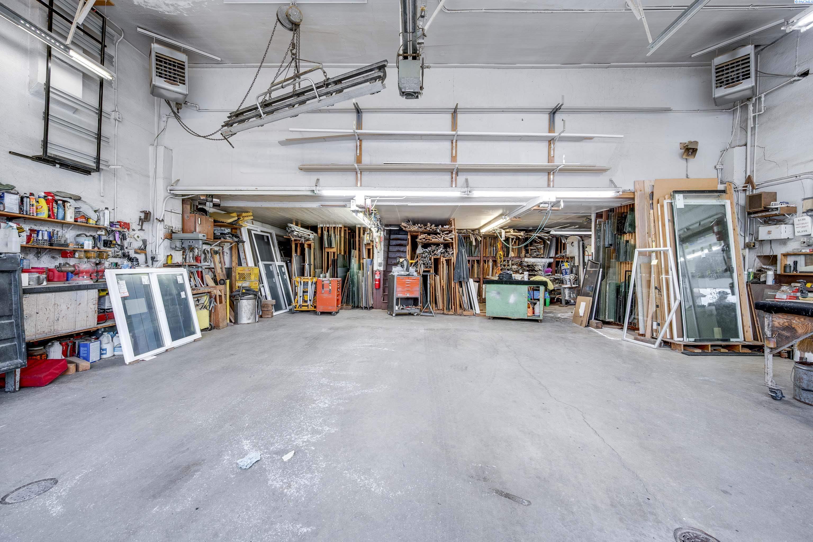 195 S Grand Ave Unit: Sim's Glass Longtime Pullman Business & Location