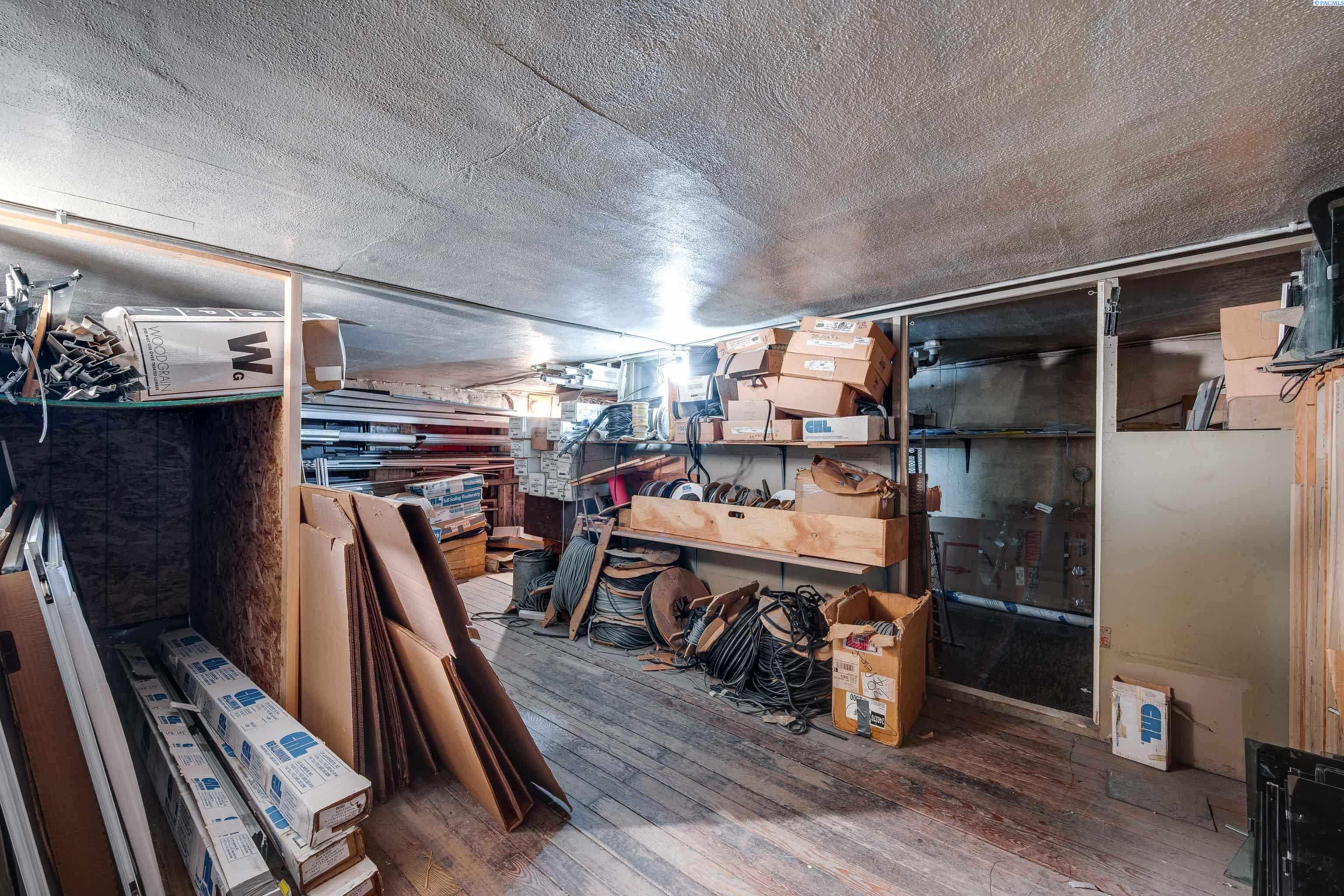 195 S Grand Ave Unit: Sim's Glass Longtime Pullman Business & Location