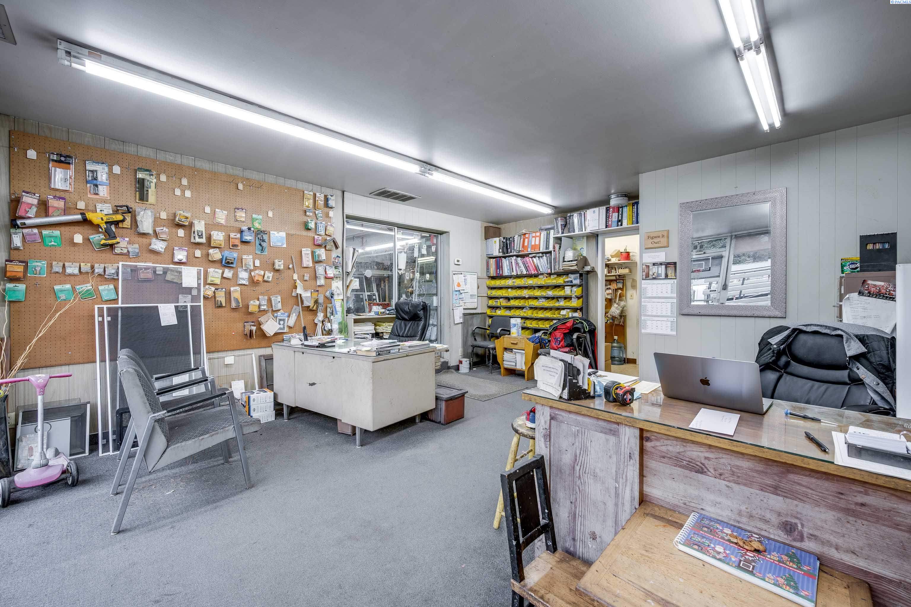 195 S Grand Ave Unit: Sim's Glass Longtime Pullman Business & Location